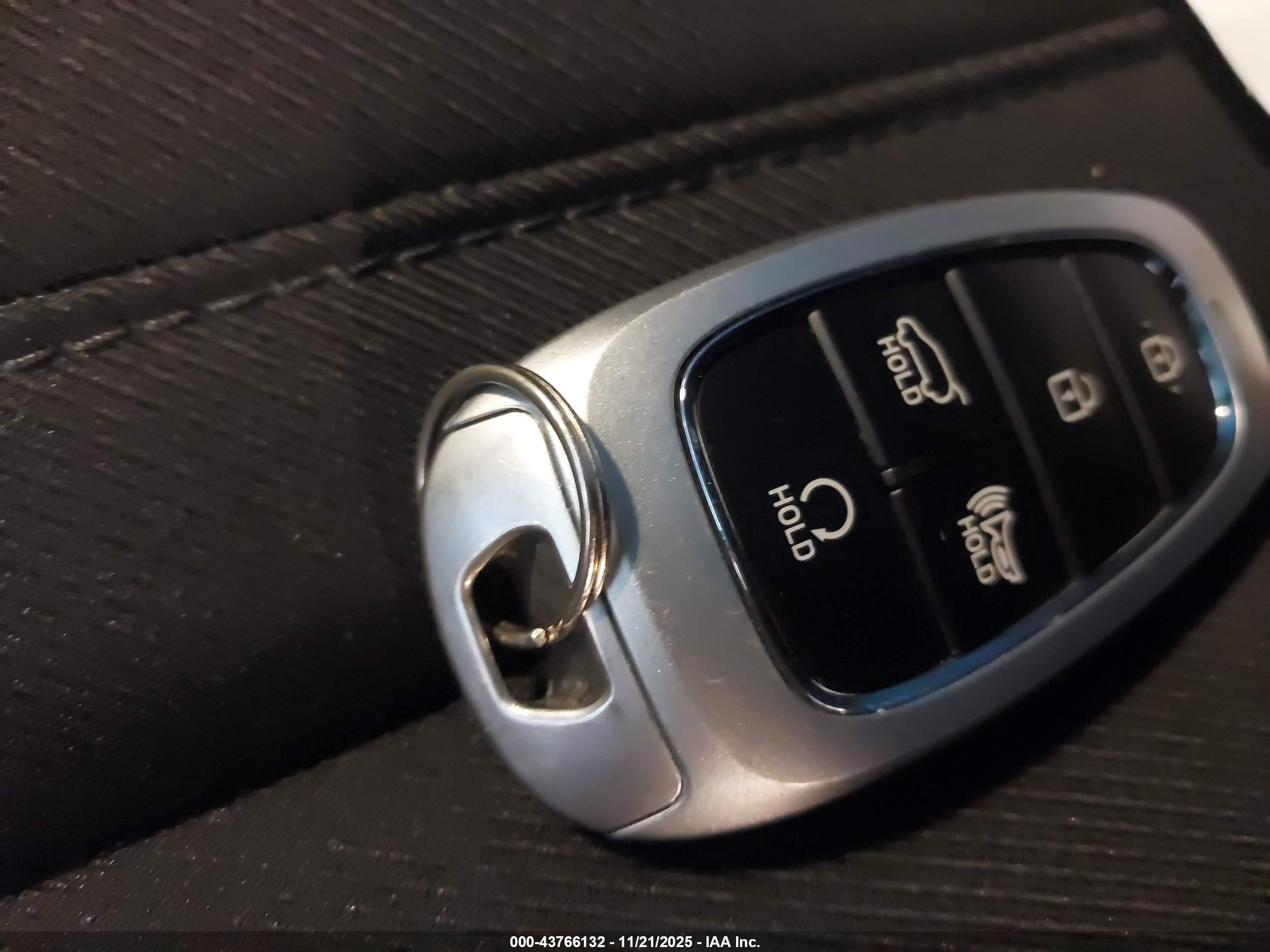 HYUNDAI TUCSON image 11