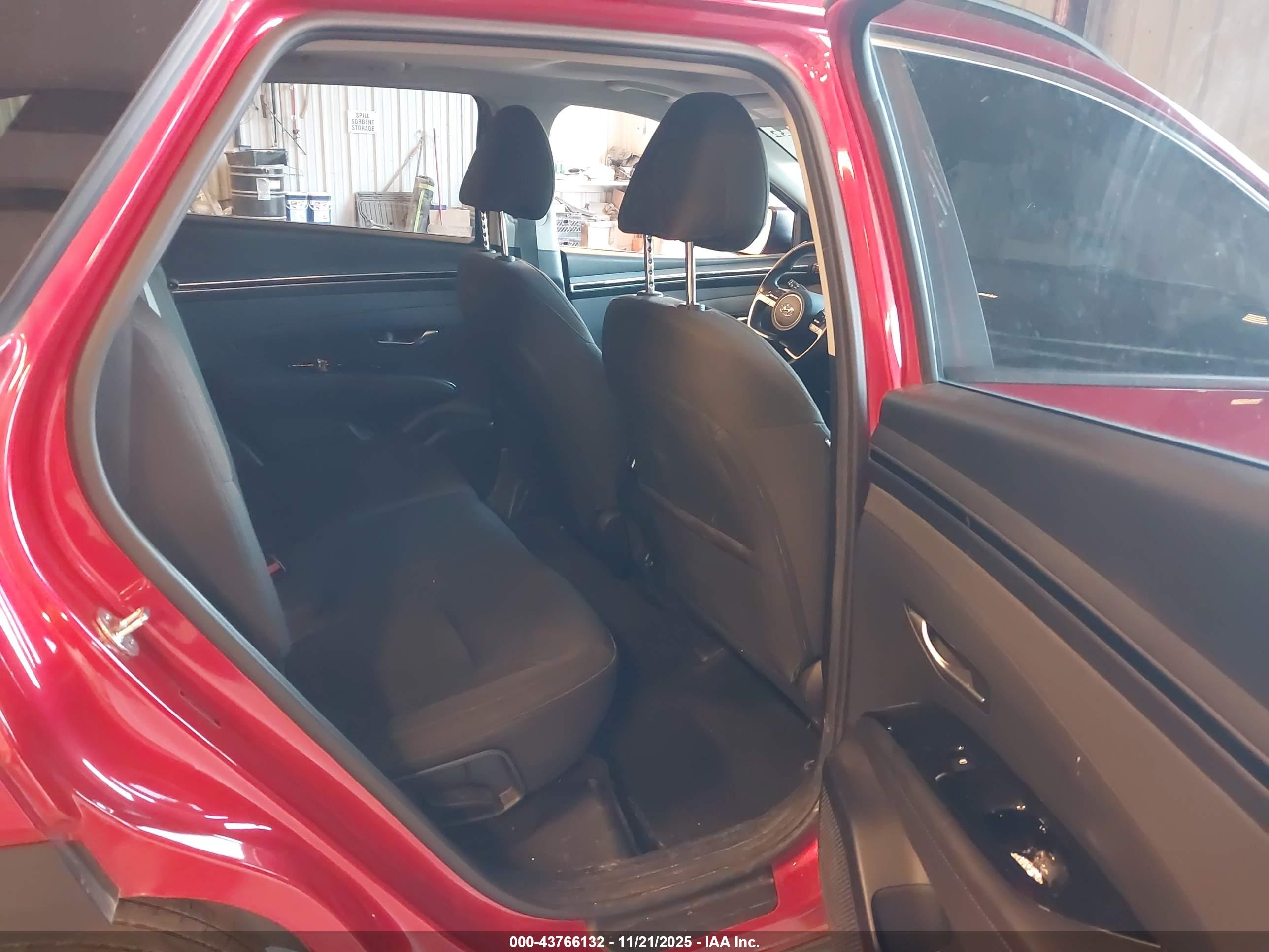 HYUNDAI TUCSON image 8