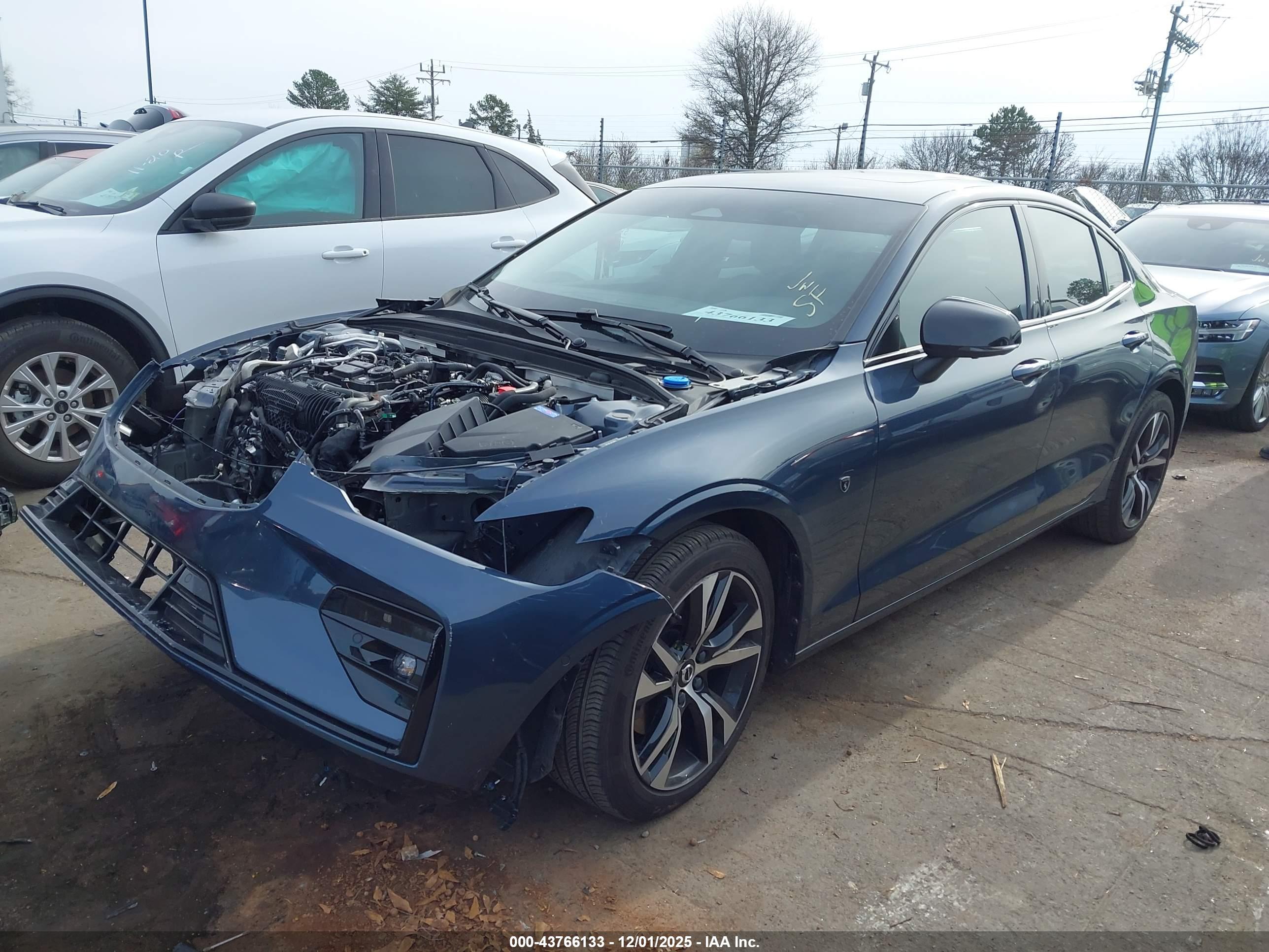 VOLVO S60 image 2