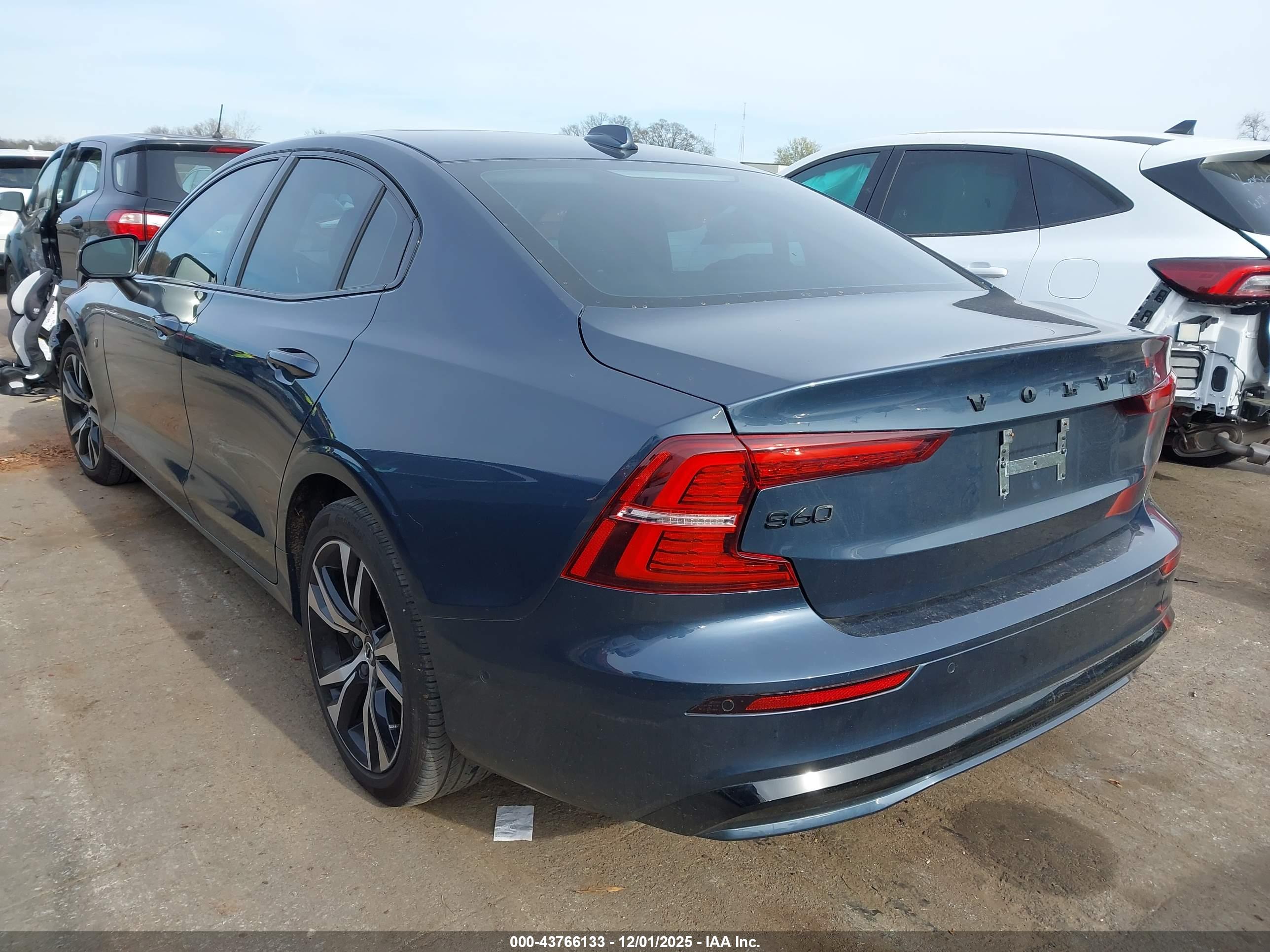 VOLVO S60 image 3