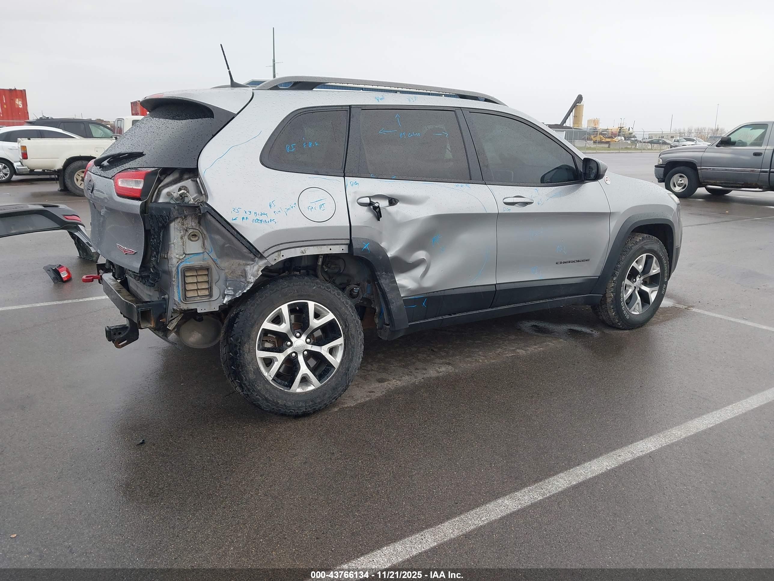 JEEP CHEROKEE image 4