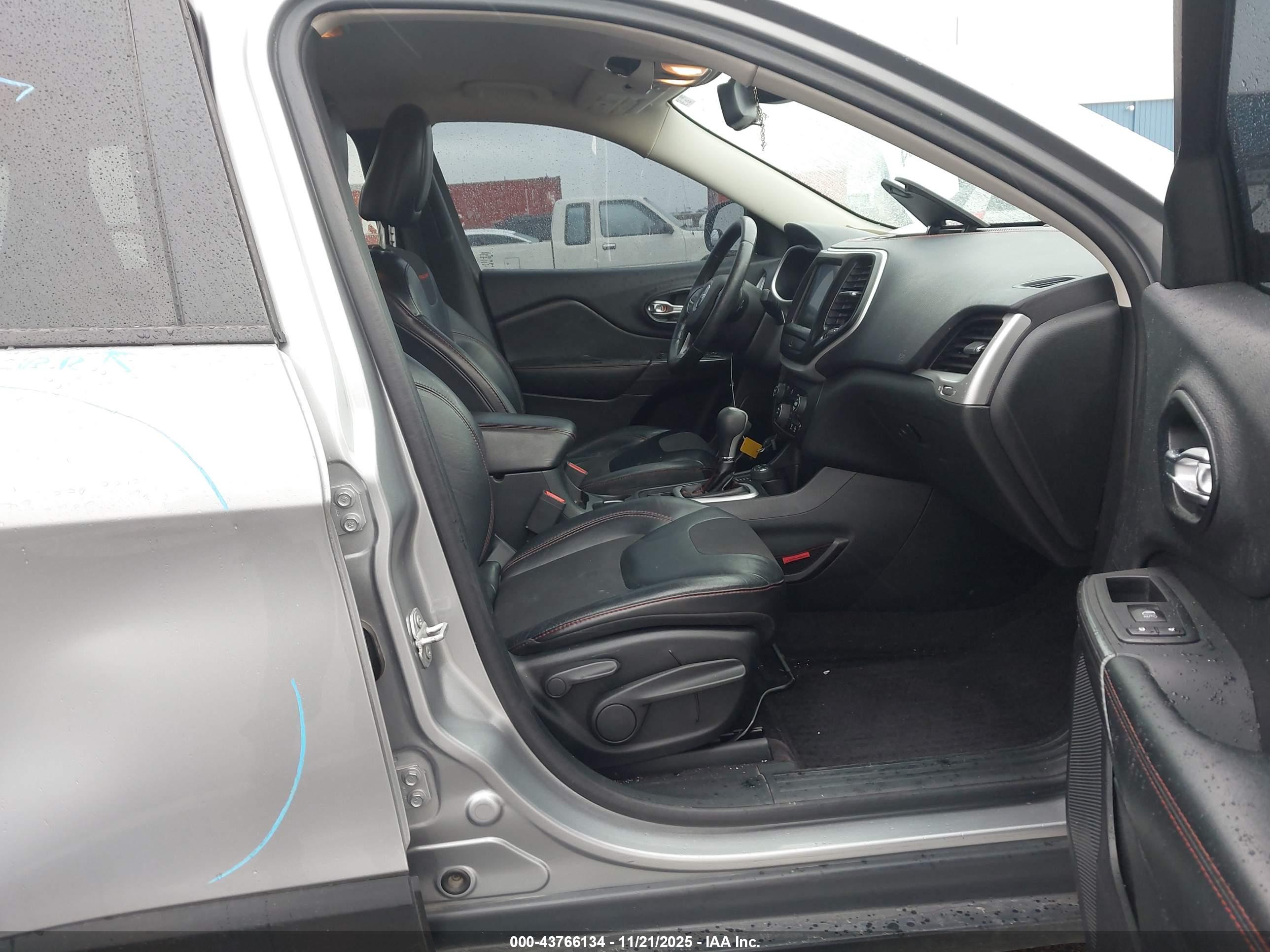 JEEP CHEROKEE image 5