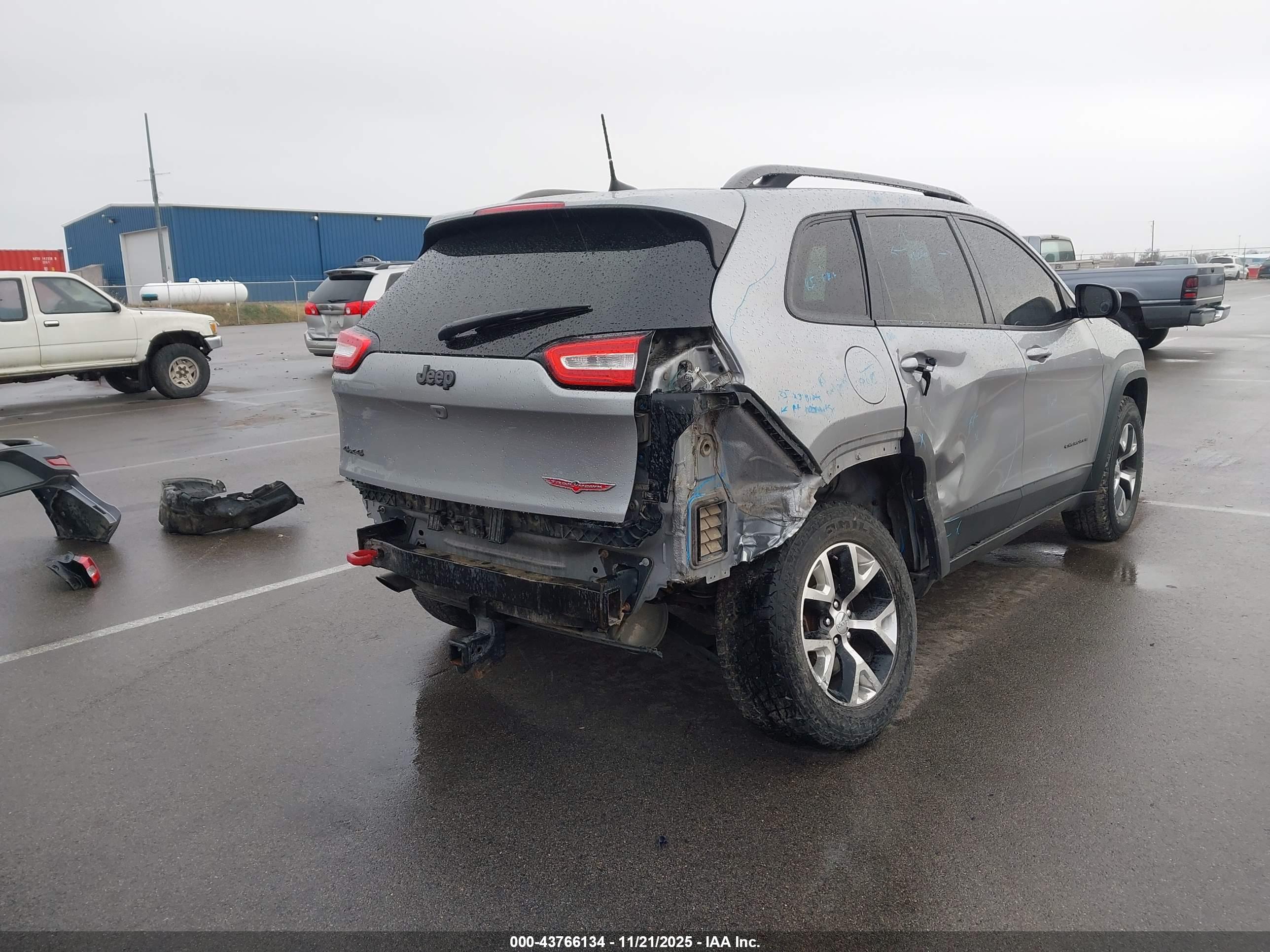 JEEP CHEROKEE image 6