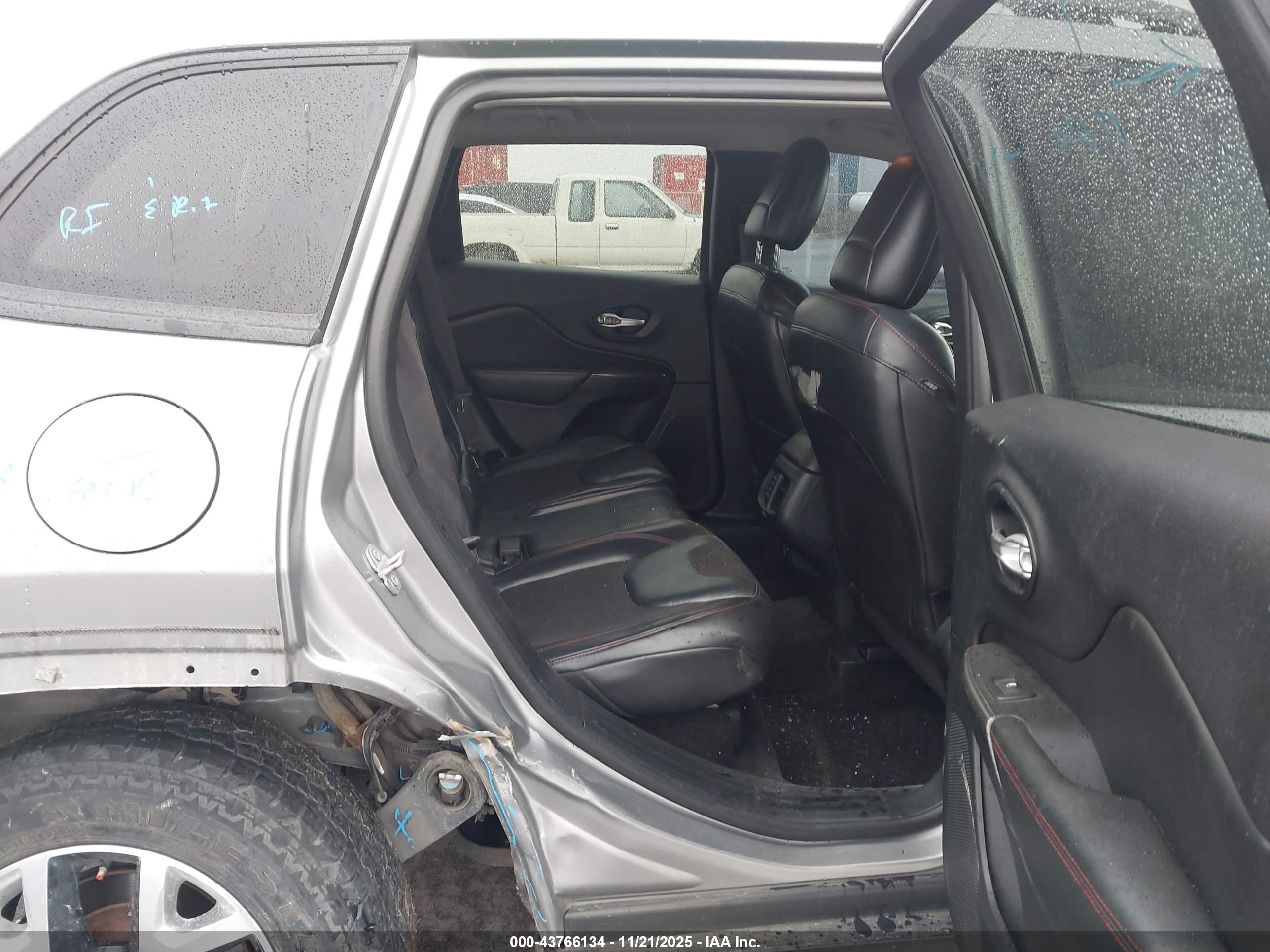 JEEP CHEROKEE image 8