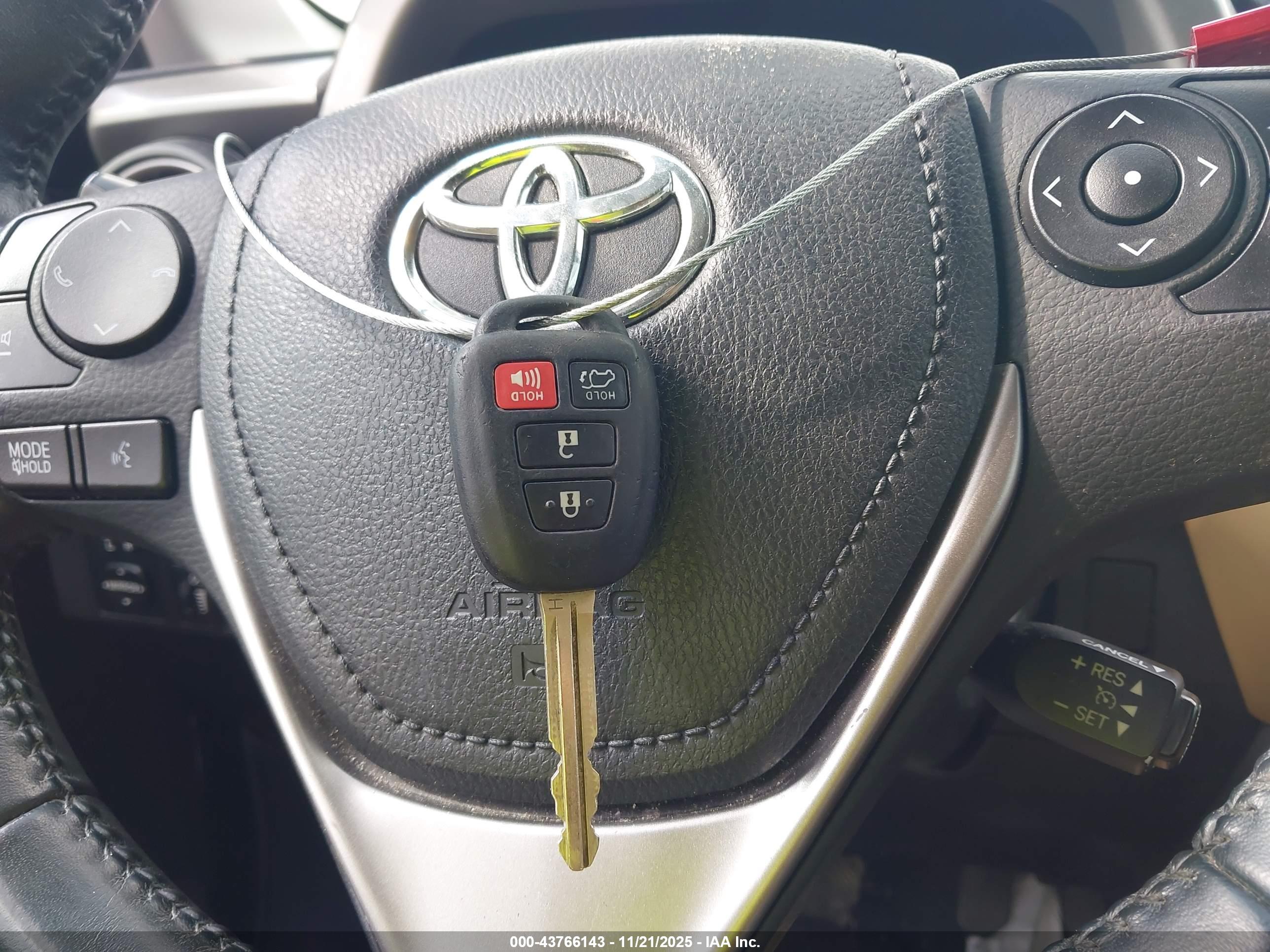TOYOTA RAV4 image 11
