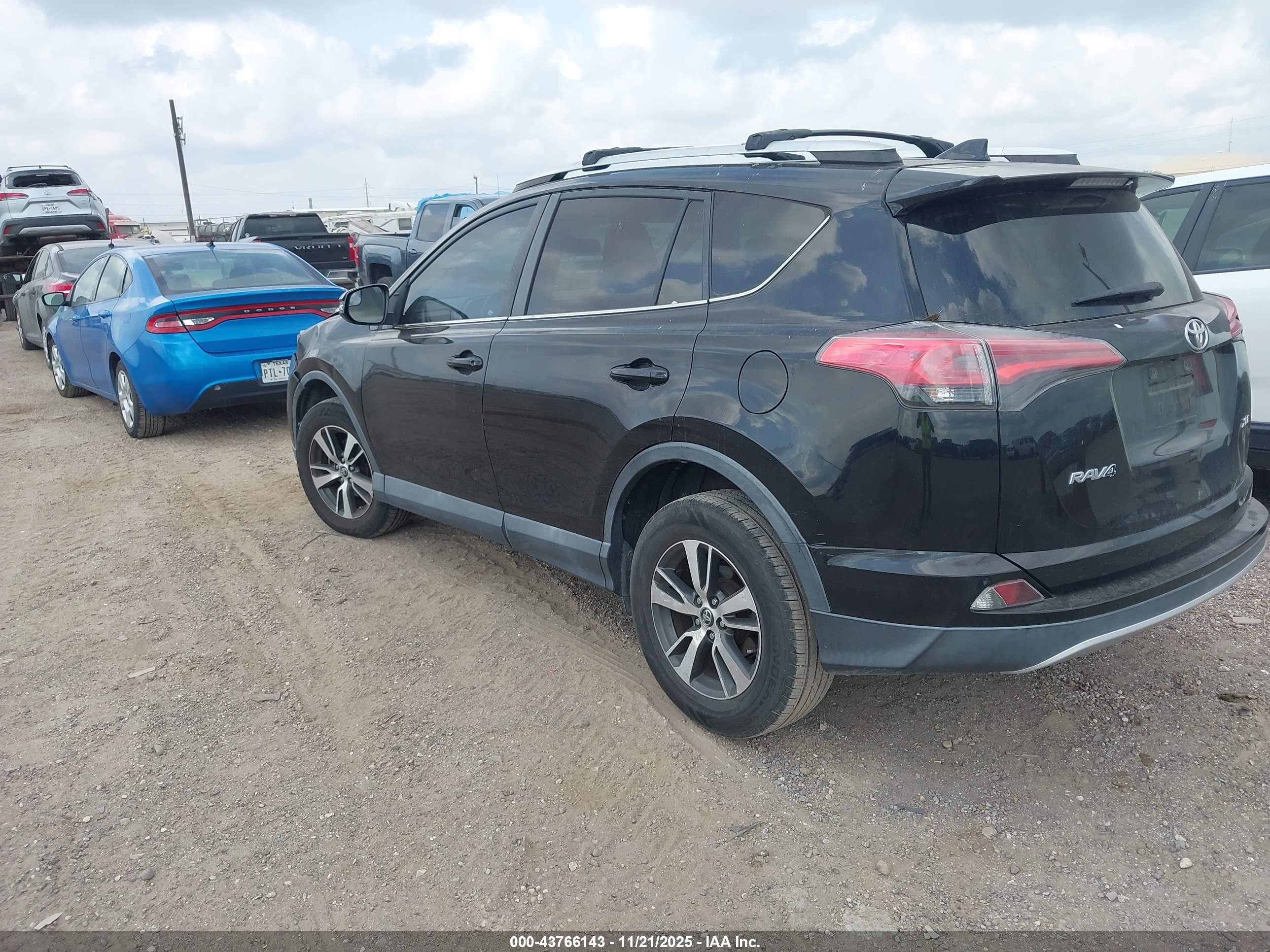 TOYOTA RAV4 image 3
