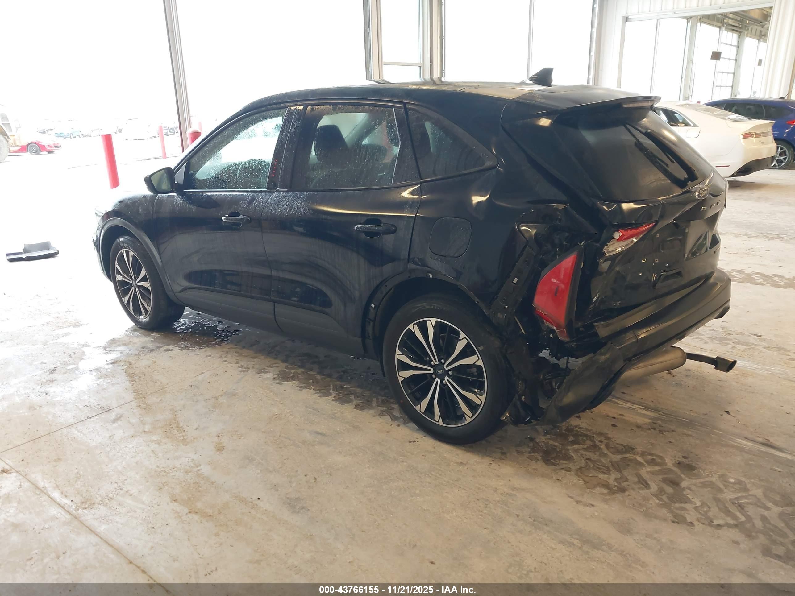 FORD ESCAPE image 3