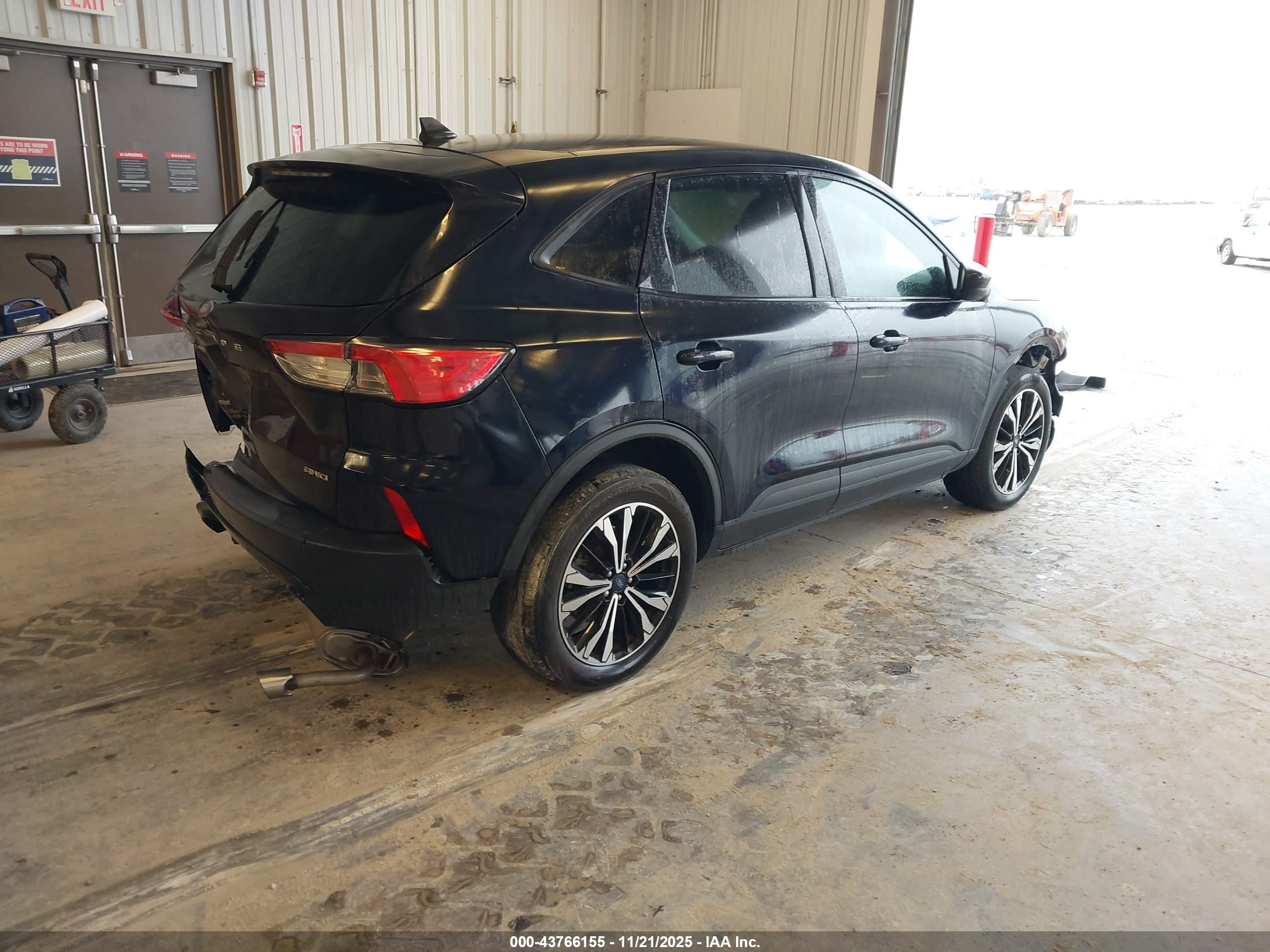 FORD ESCAPE image 4