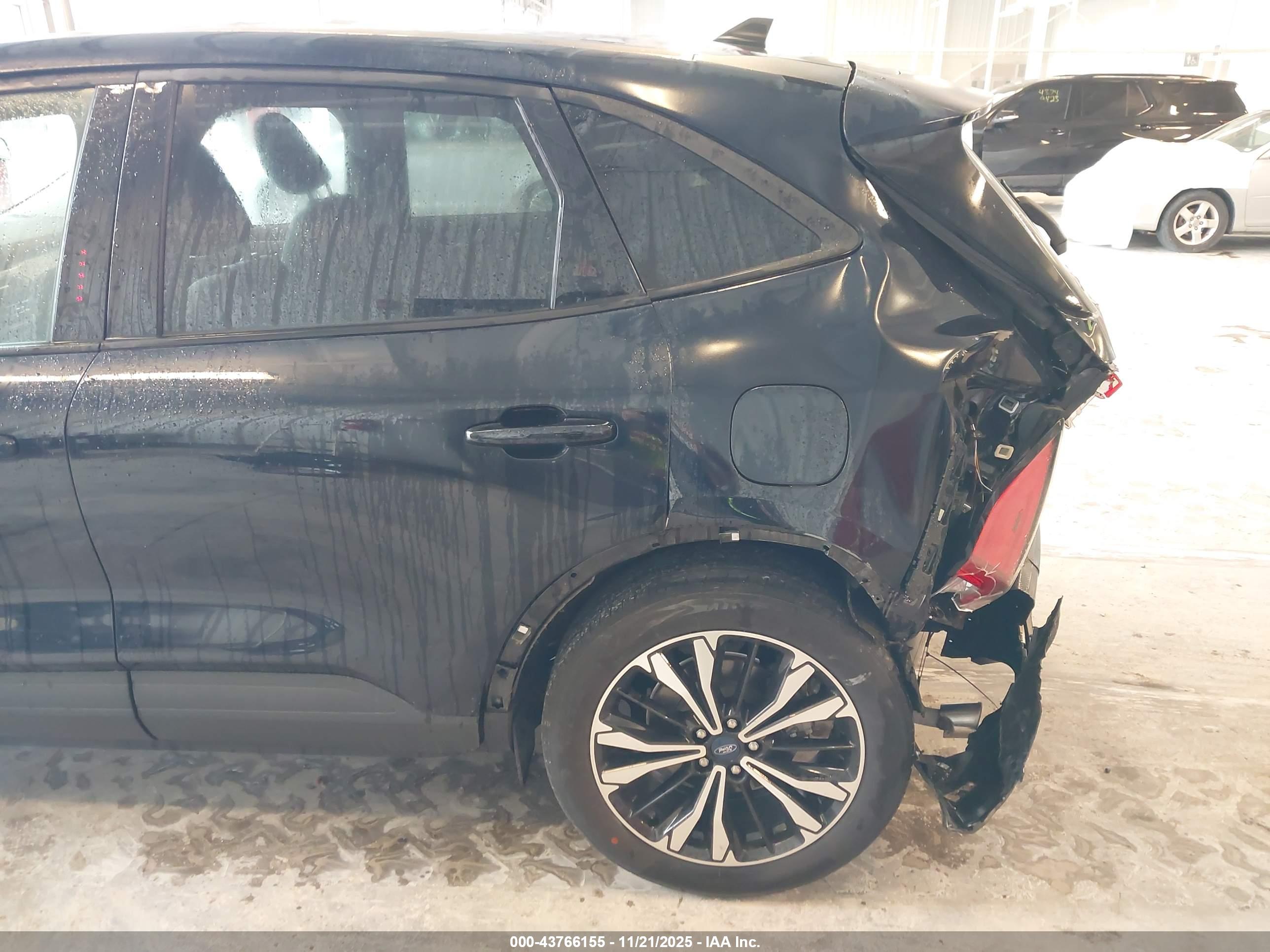 FORD ESCAPE image 6