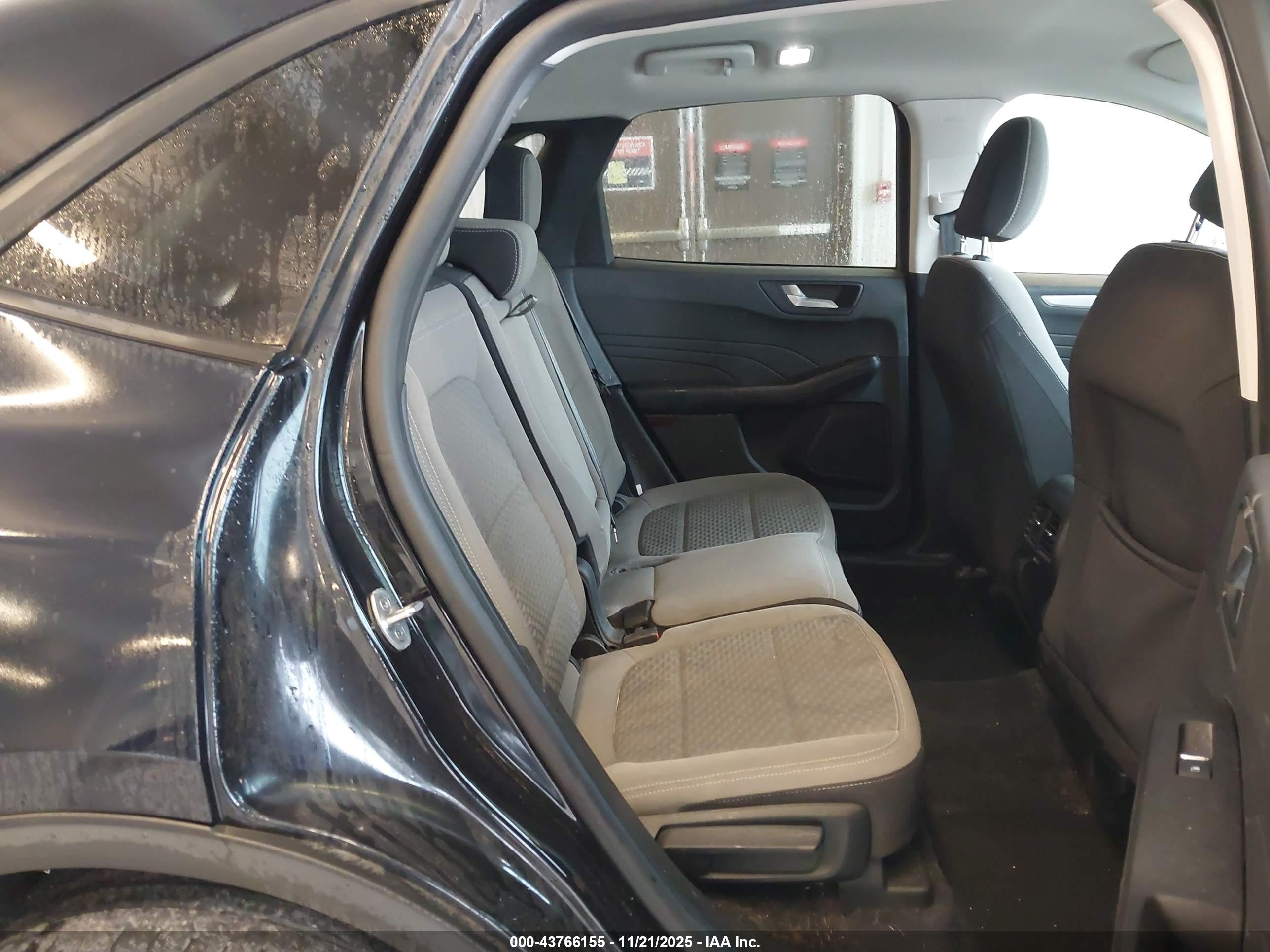 FORD ESCAPE image 8