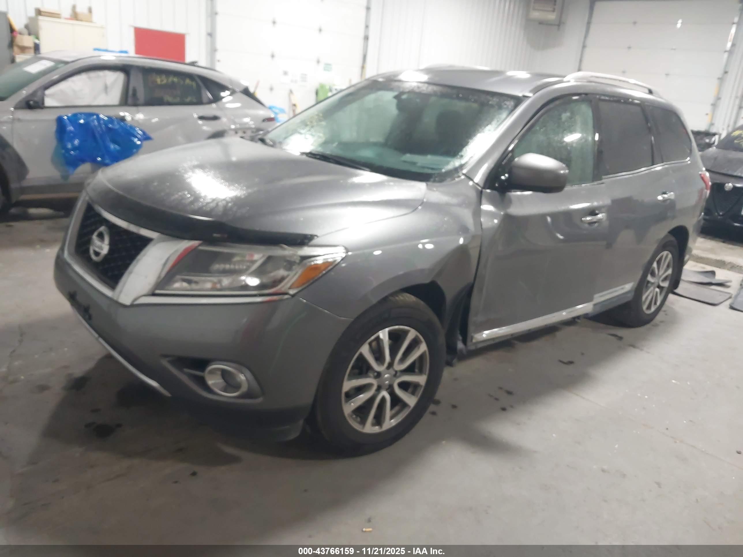 NISSAN PATHFINDER image 2