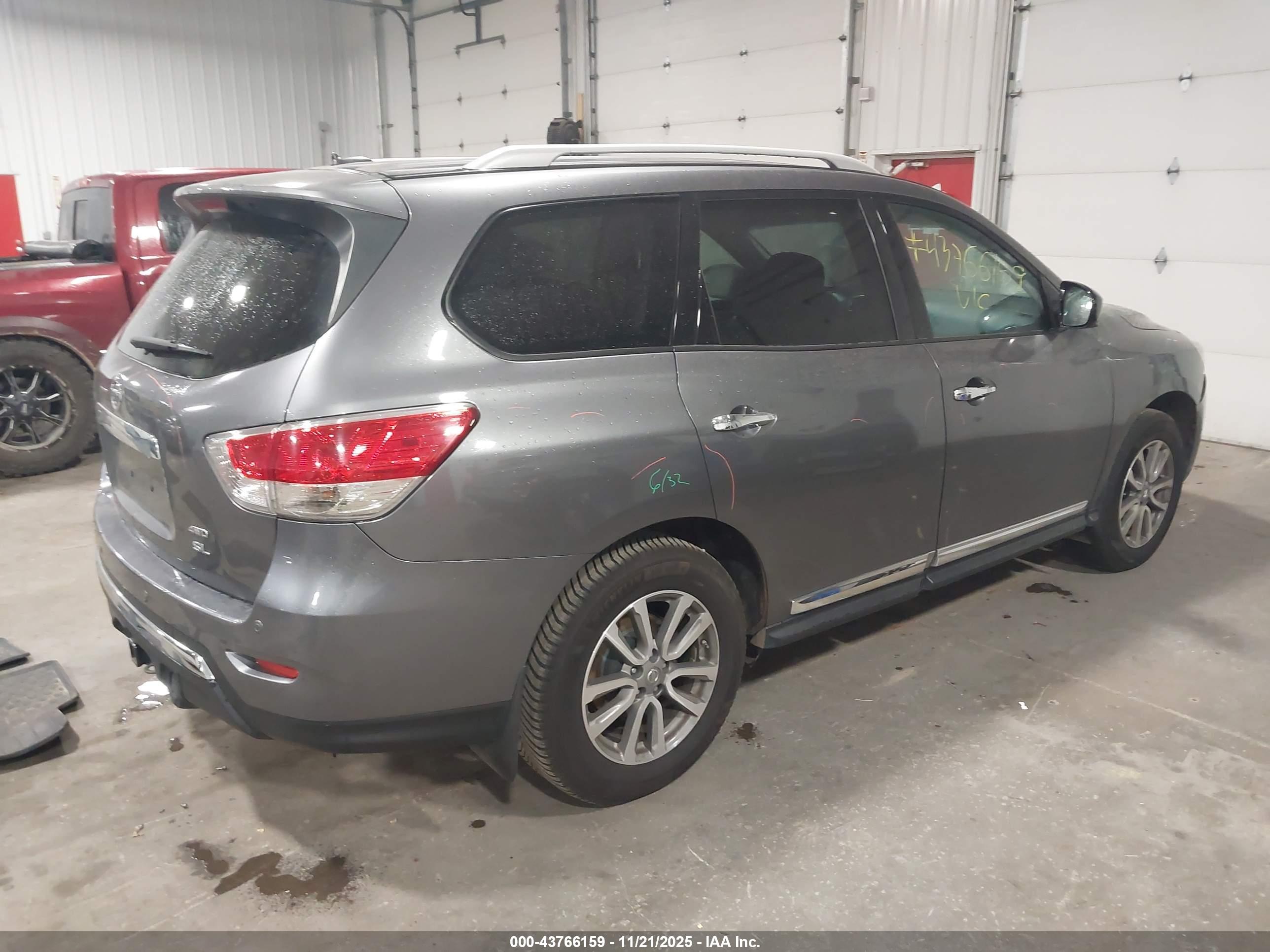 NISSAN PATHFINDER image 4