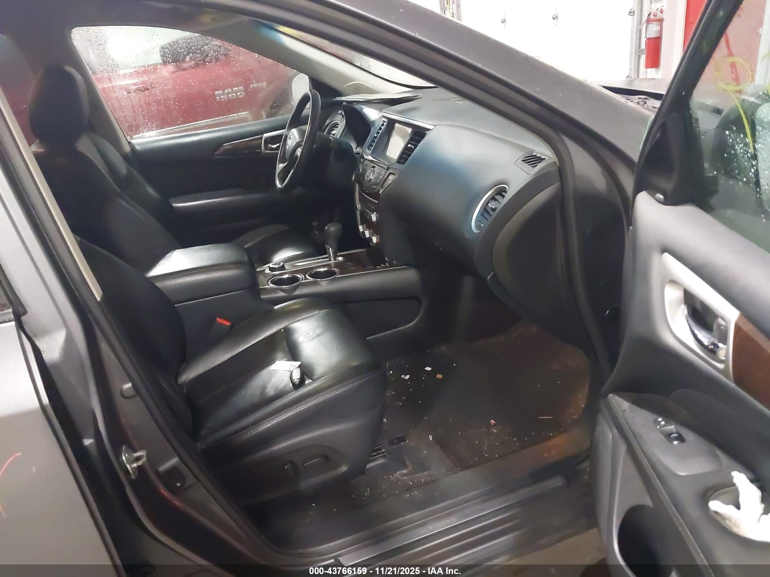 NISSAN PATHFINDER image 5