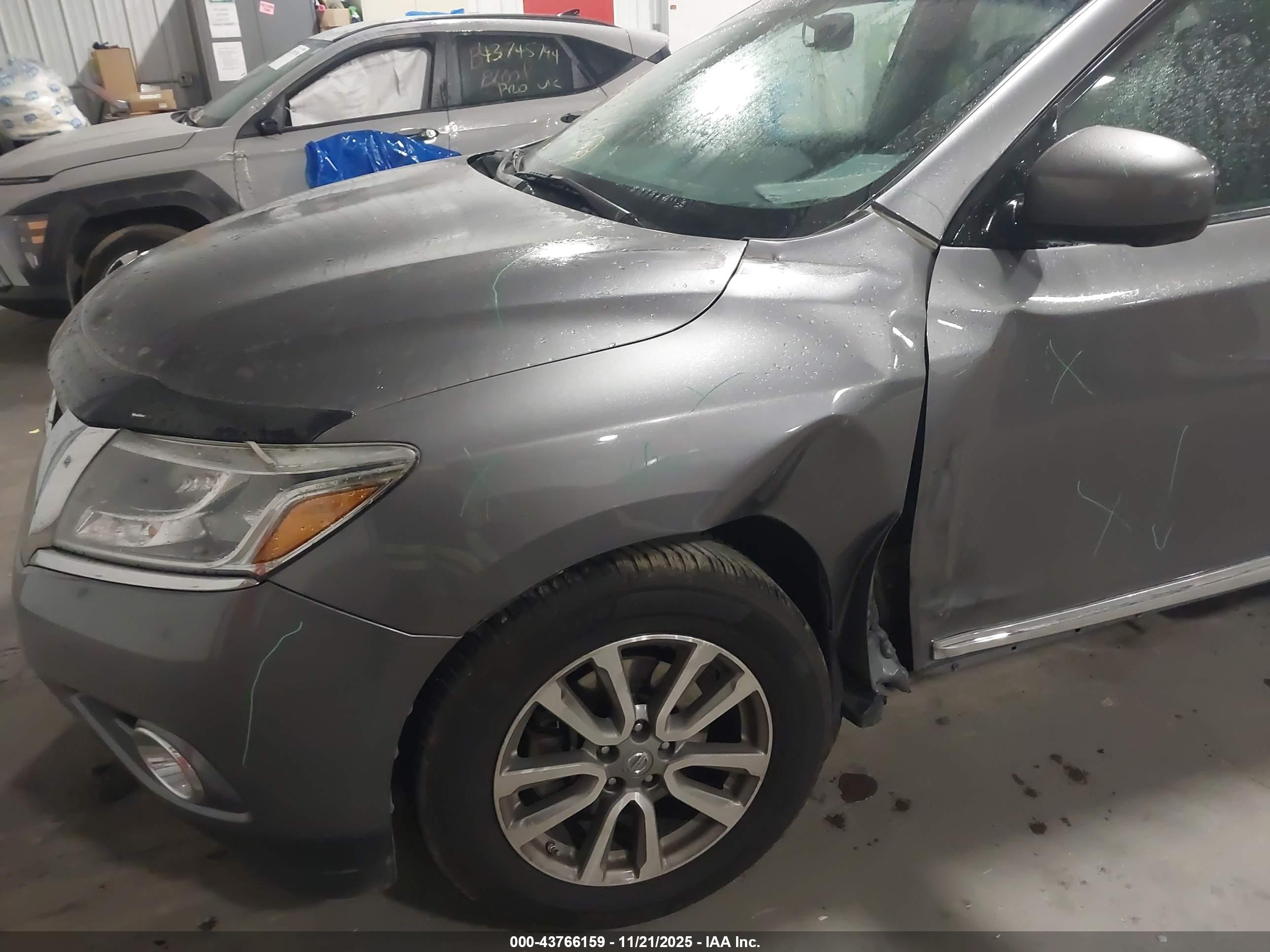 NISSAN PATHFINDER image 6