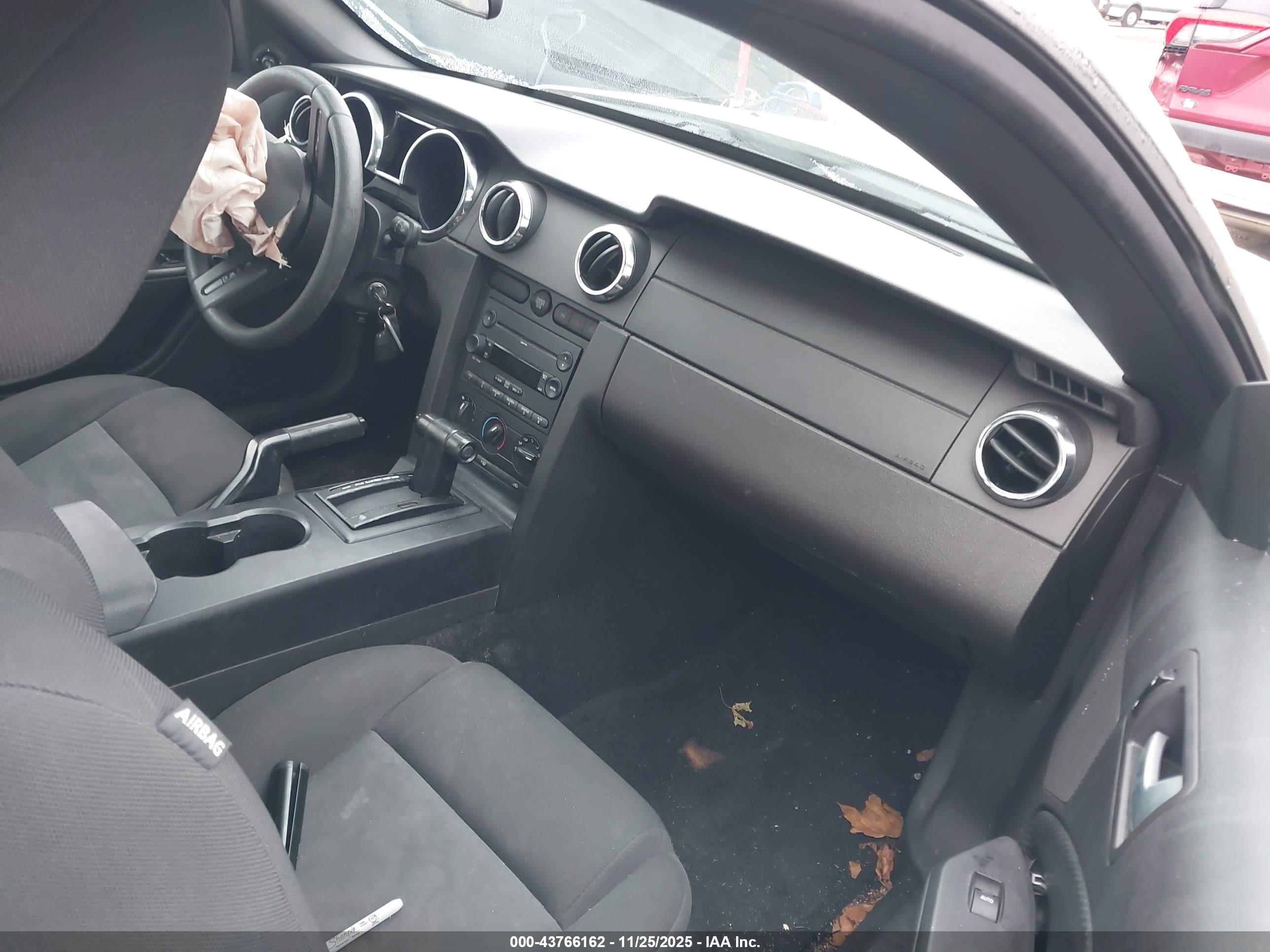 FORD MUSTANG image 5