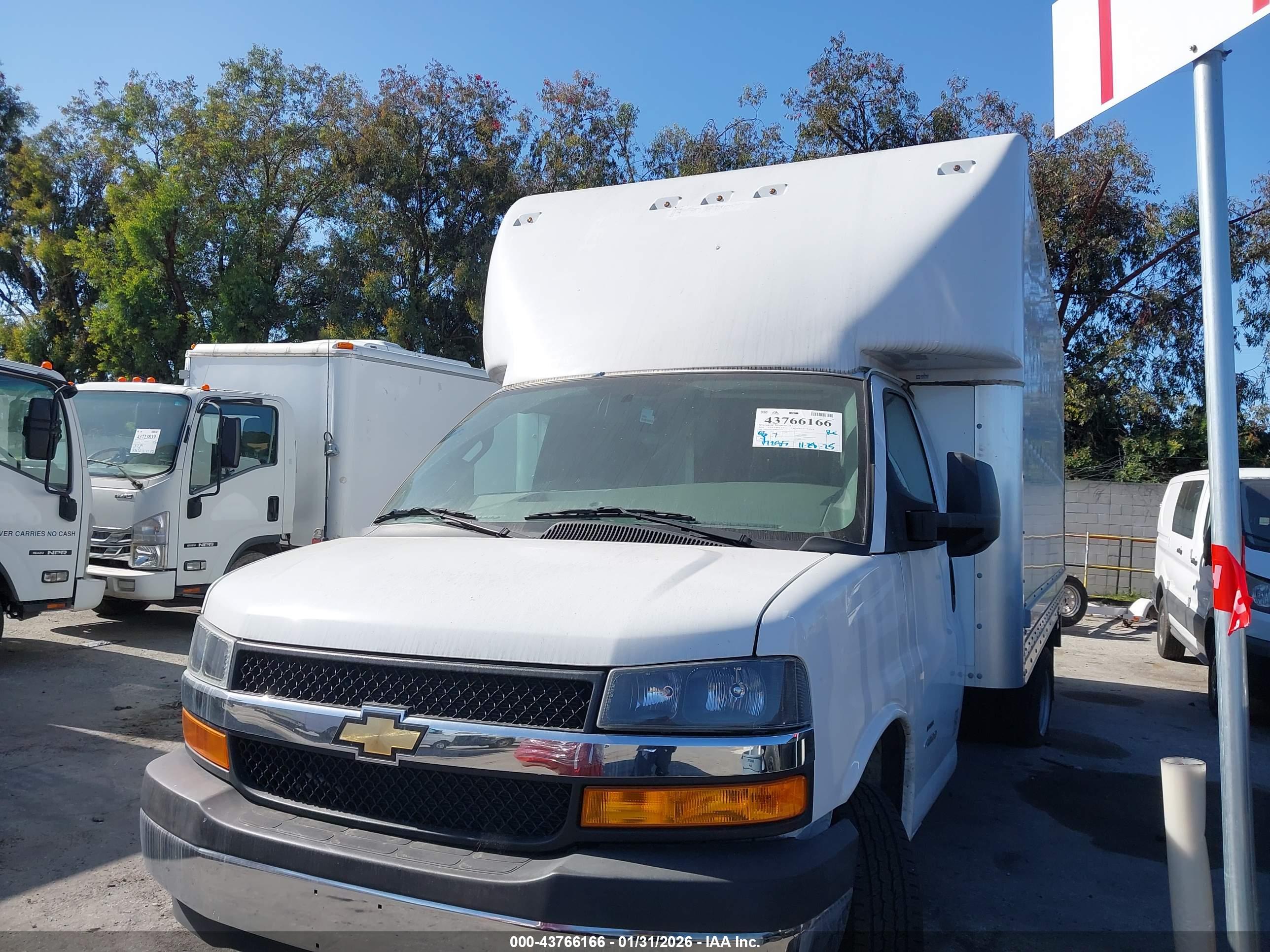 CHEVROLET EXPRESS image 2