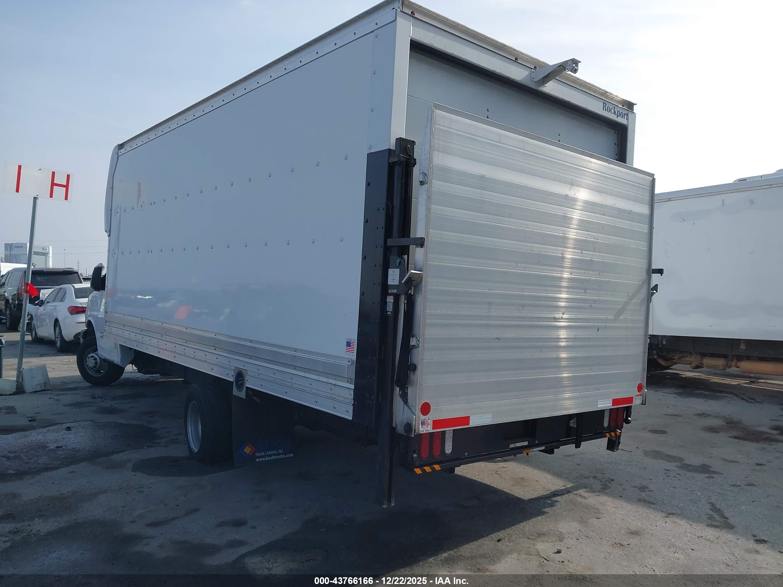 CHEVROLET EXPRESS image 3