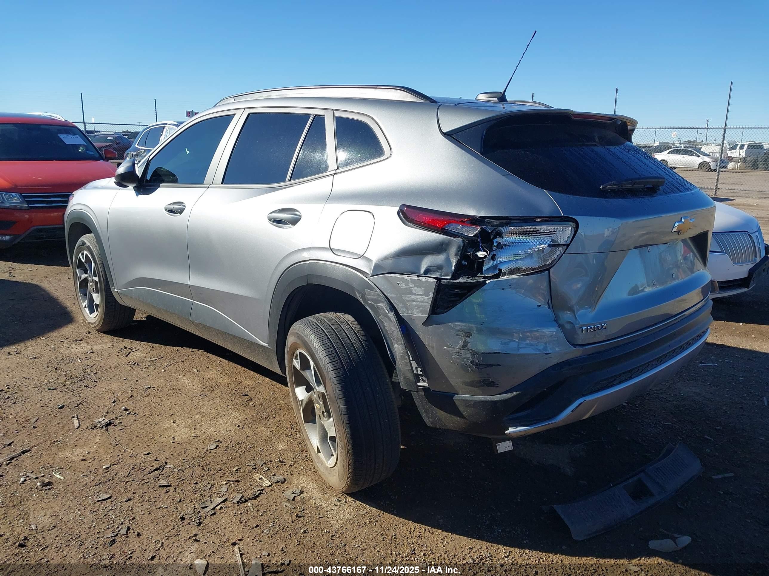 CHEVROLET TRAX image 3