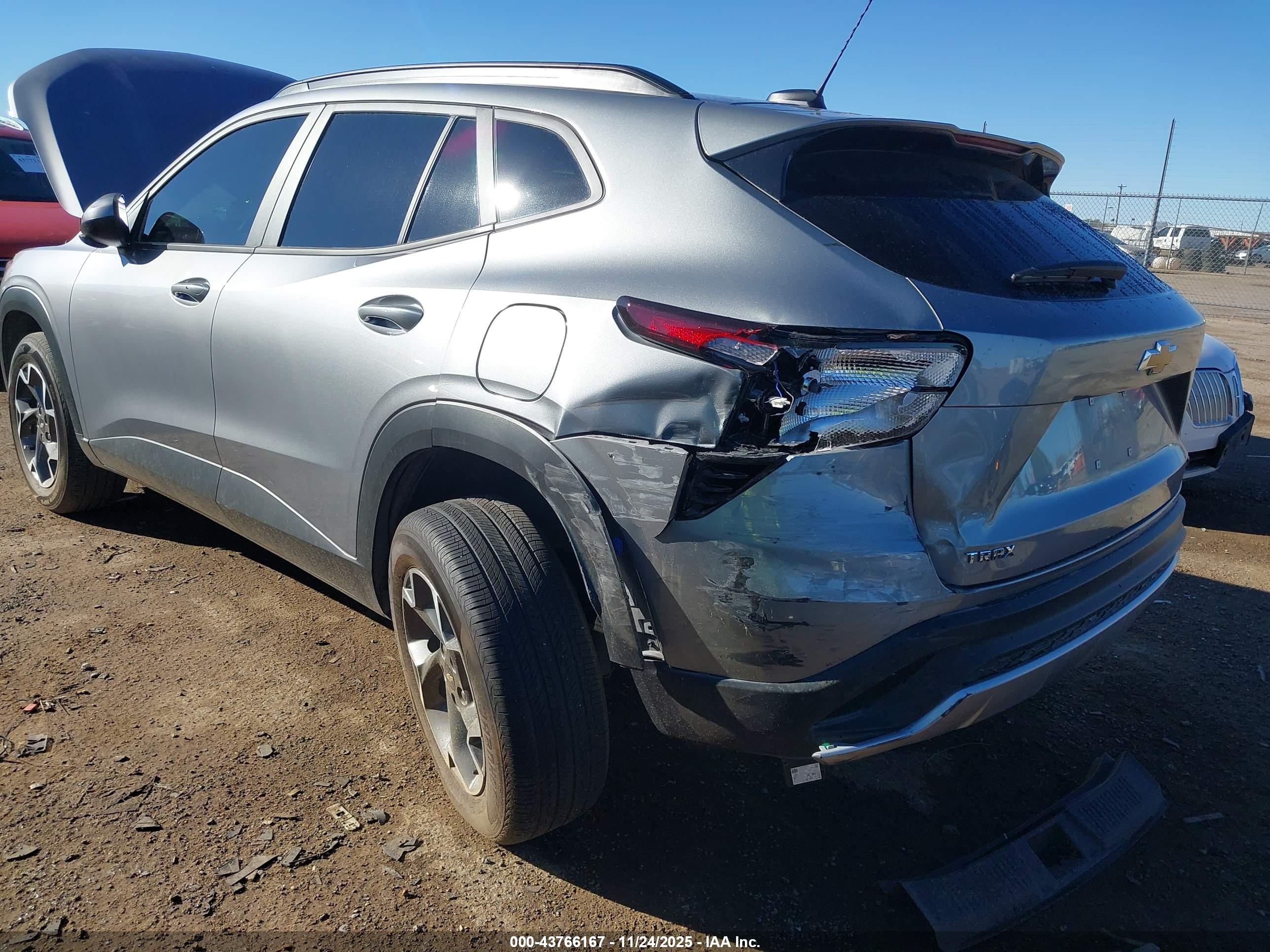CHEVROLET TRAX image 6