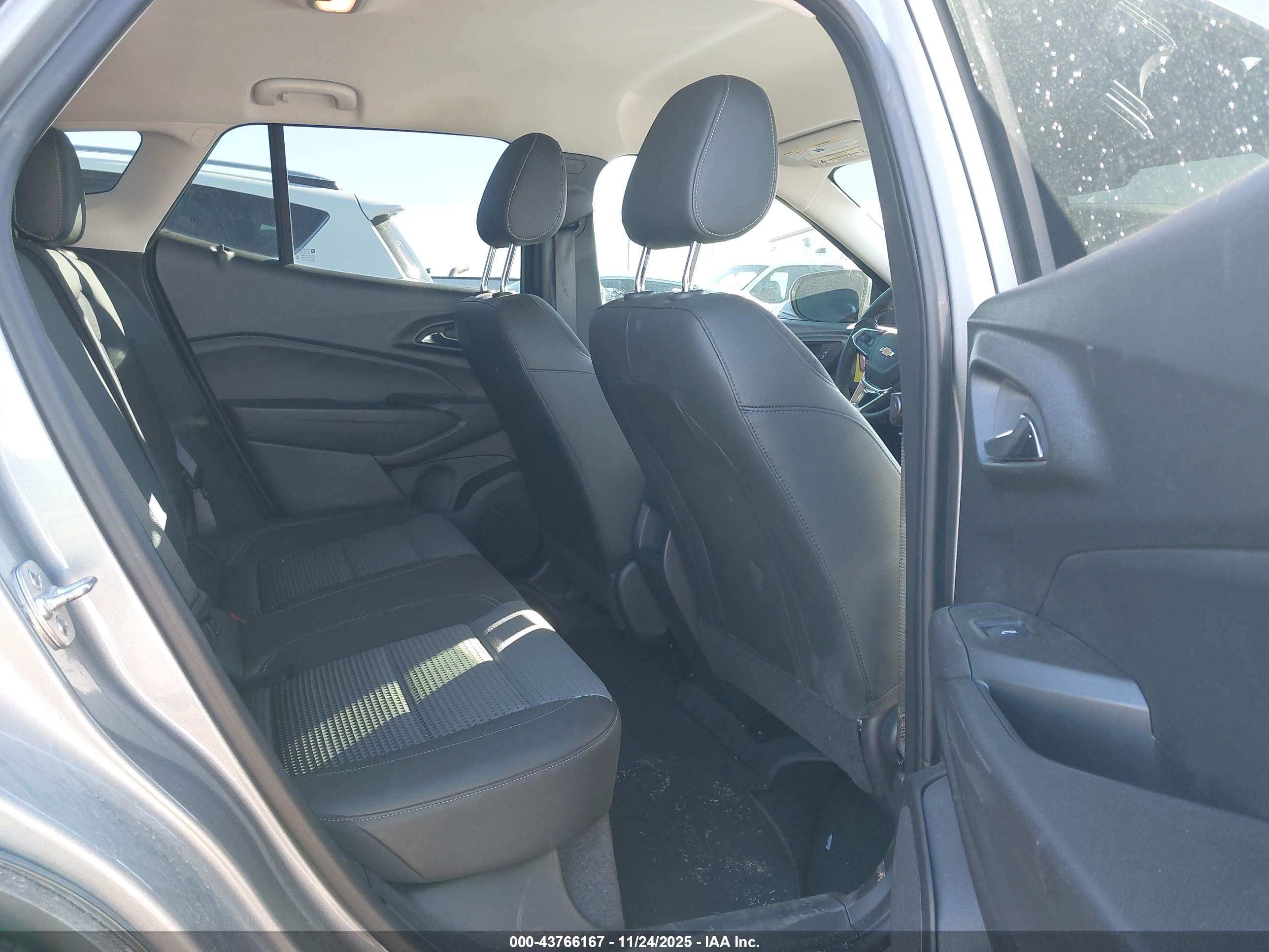CHEVROLET TRAX image 8