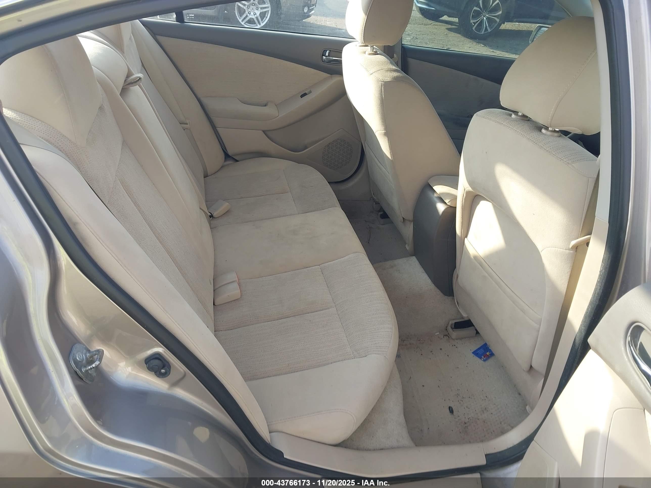 NISSAN ALTIMA image 8