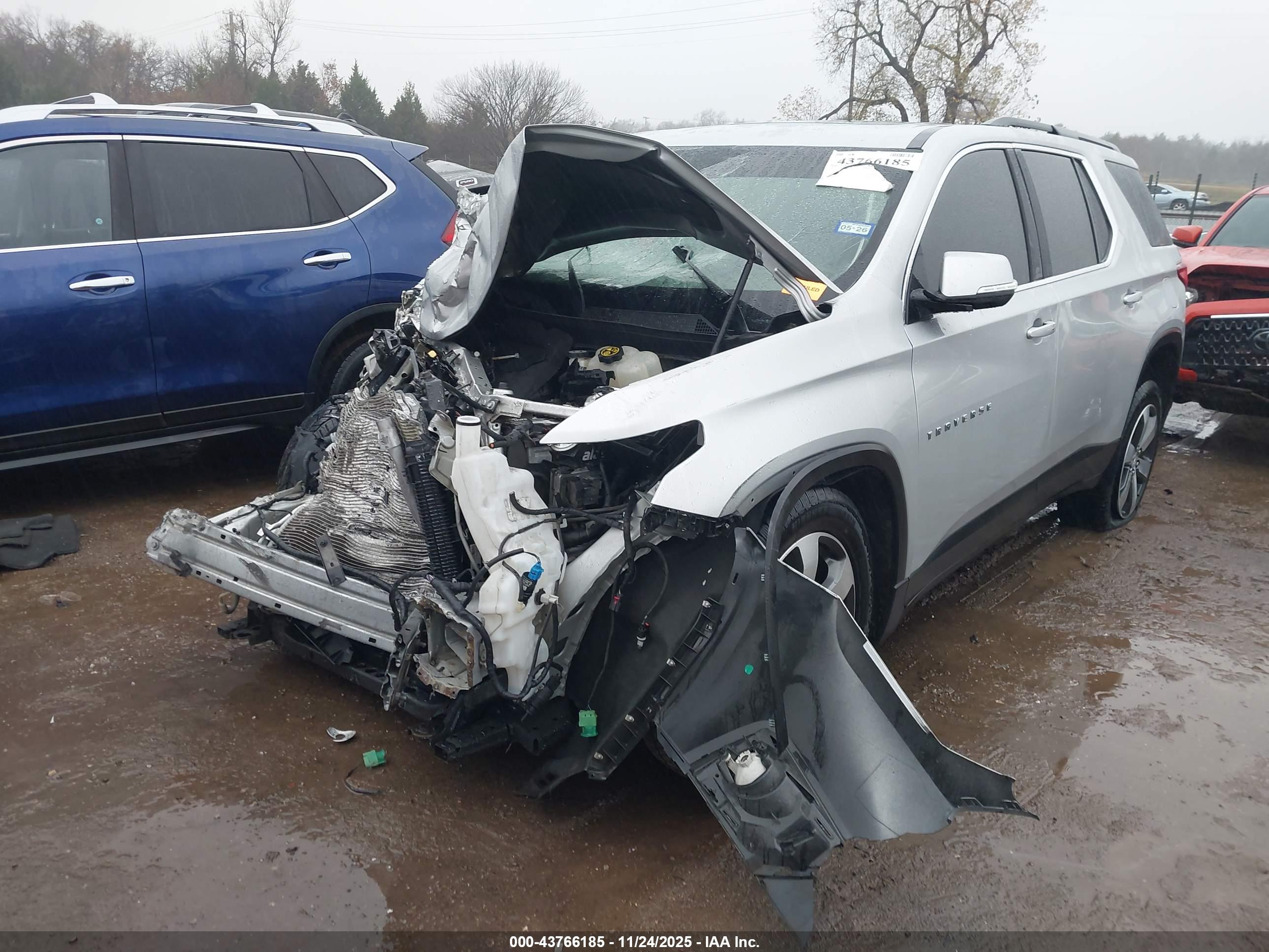 CHEVROLET TRAVERSE image 2