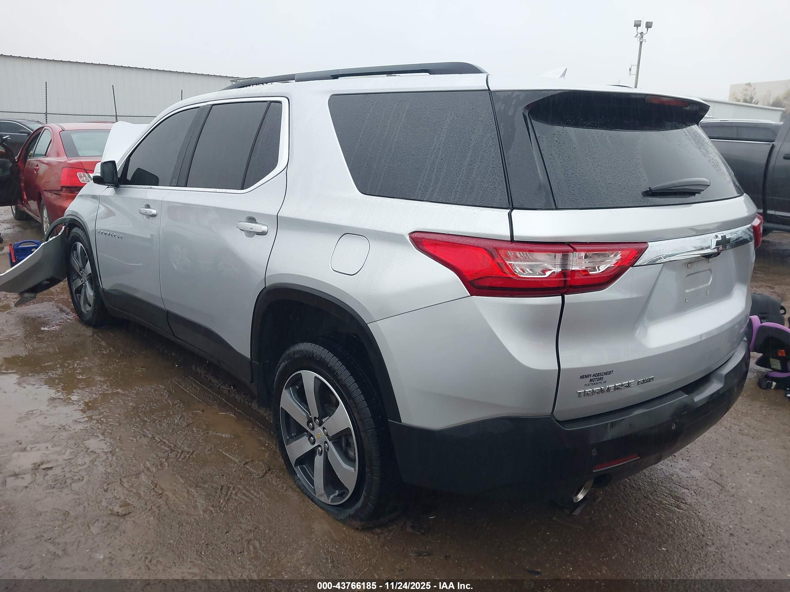 CHEVROLET TRAVERSE image 3