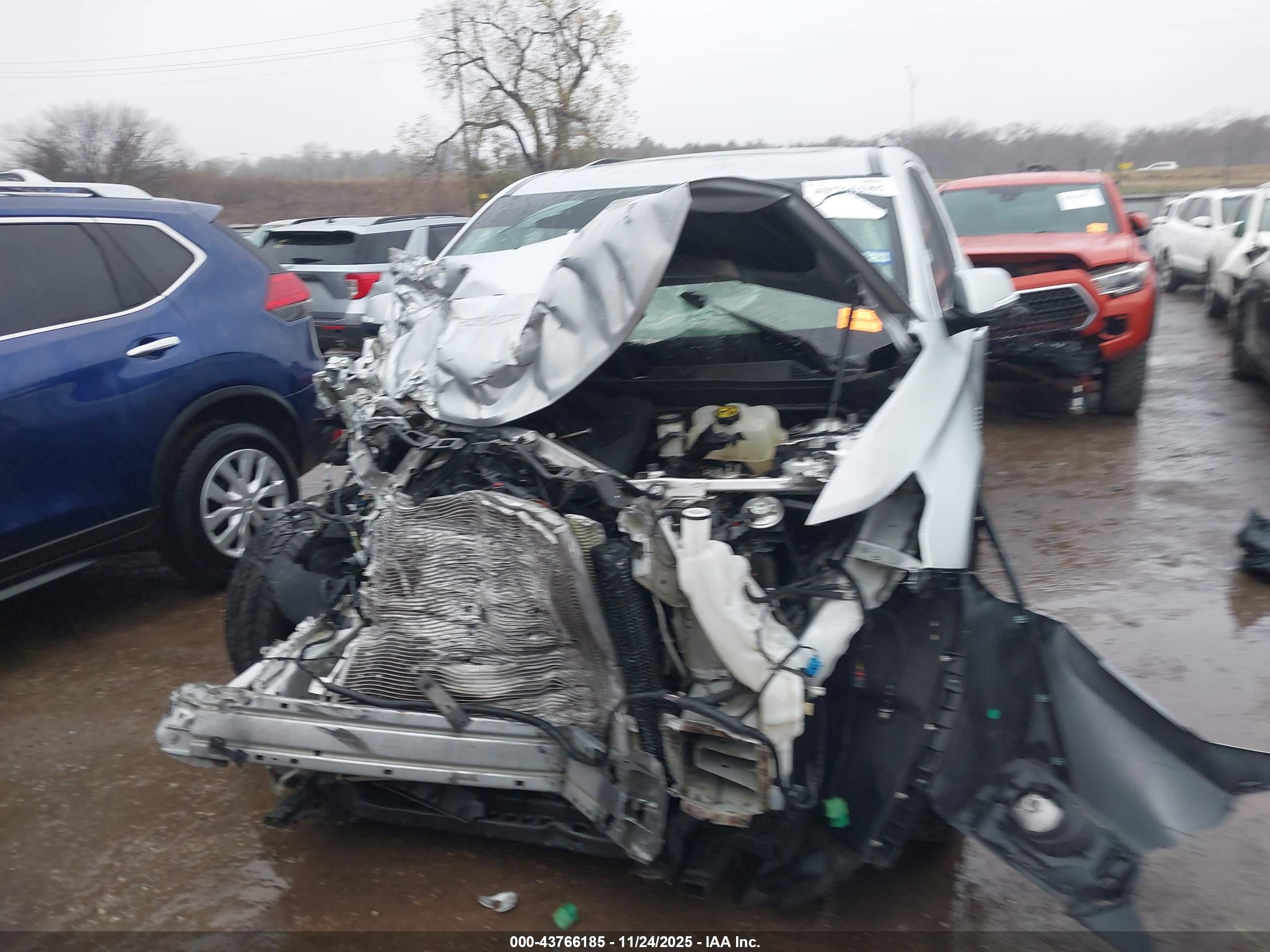 CHEVROLET TRAVERSE image 6