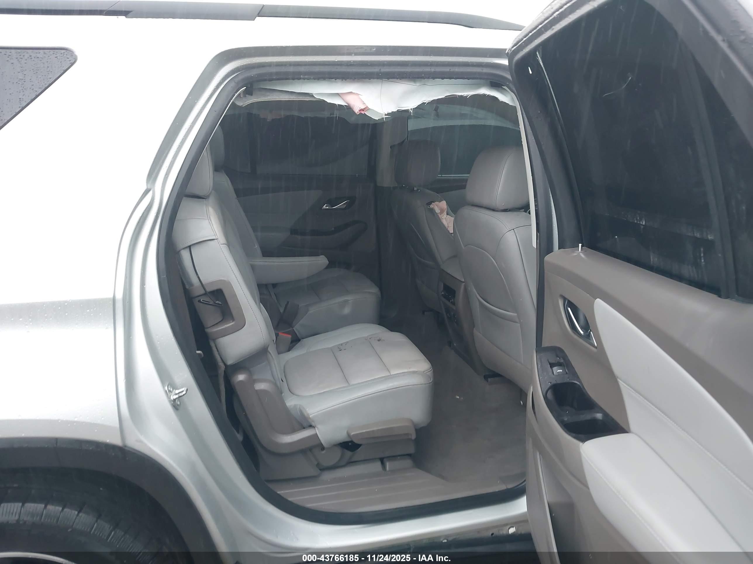 CHEVROLET TRAVERSE image 8
