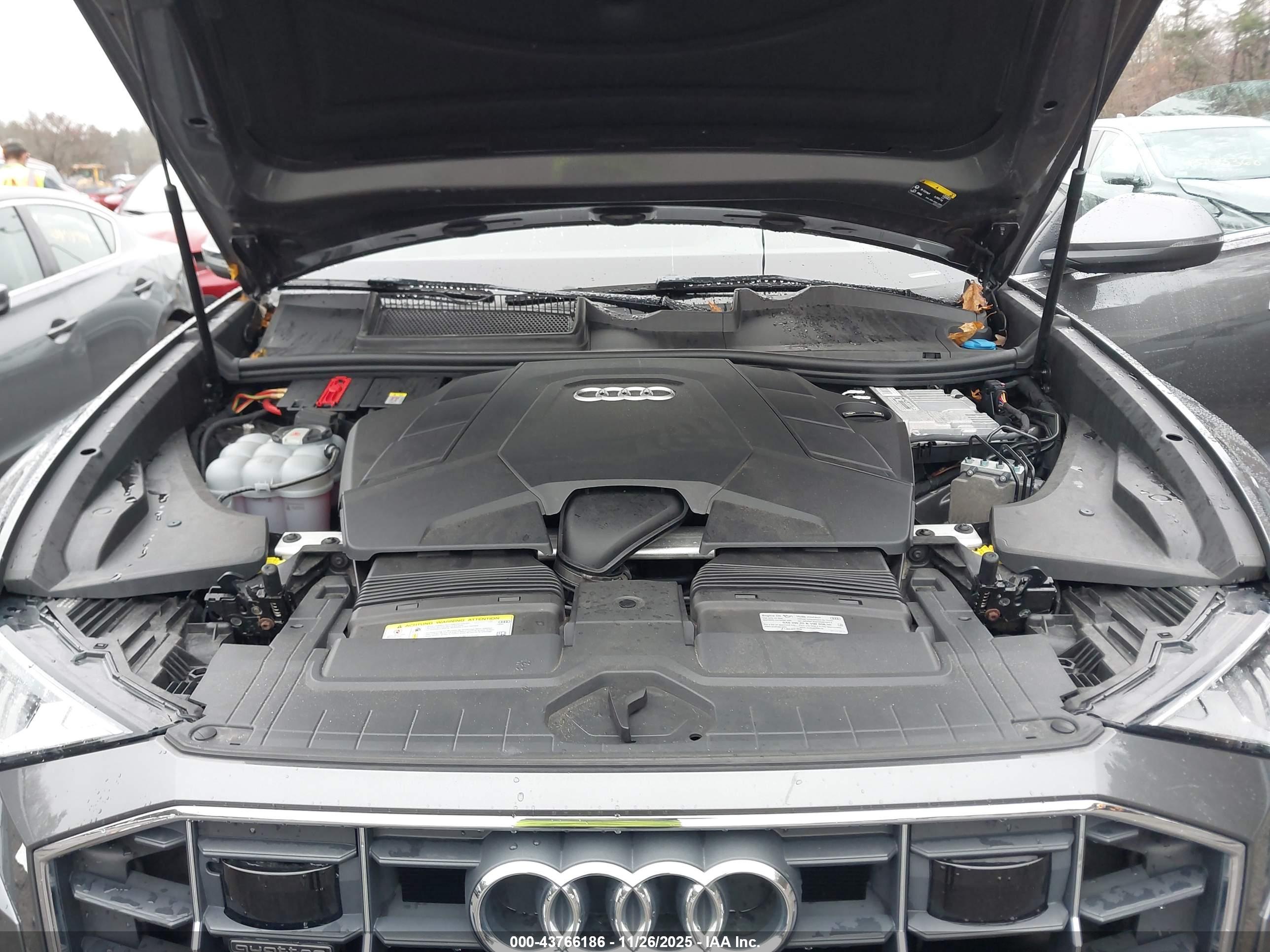 AUDI Q8 image 10