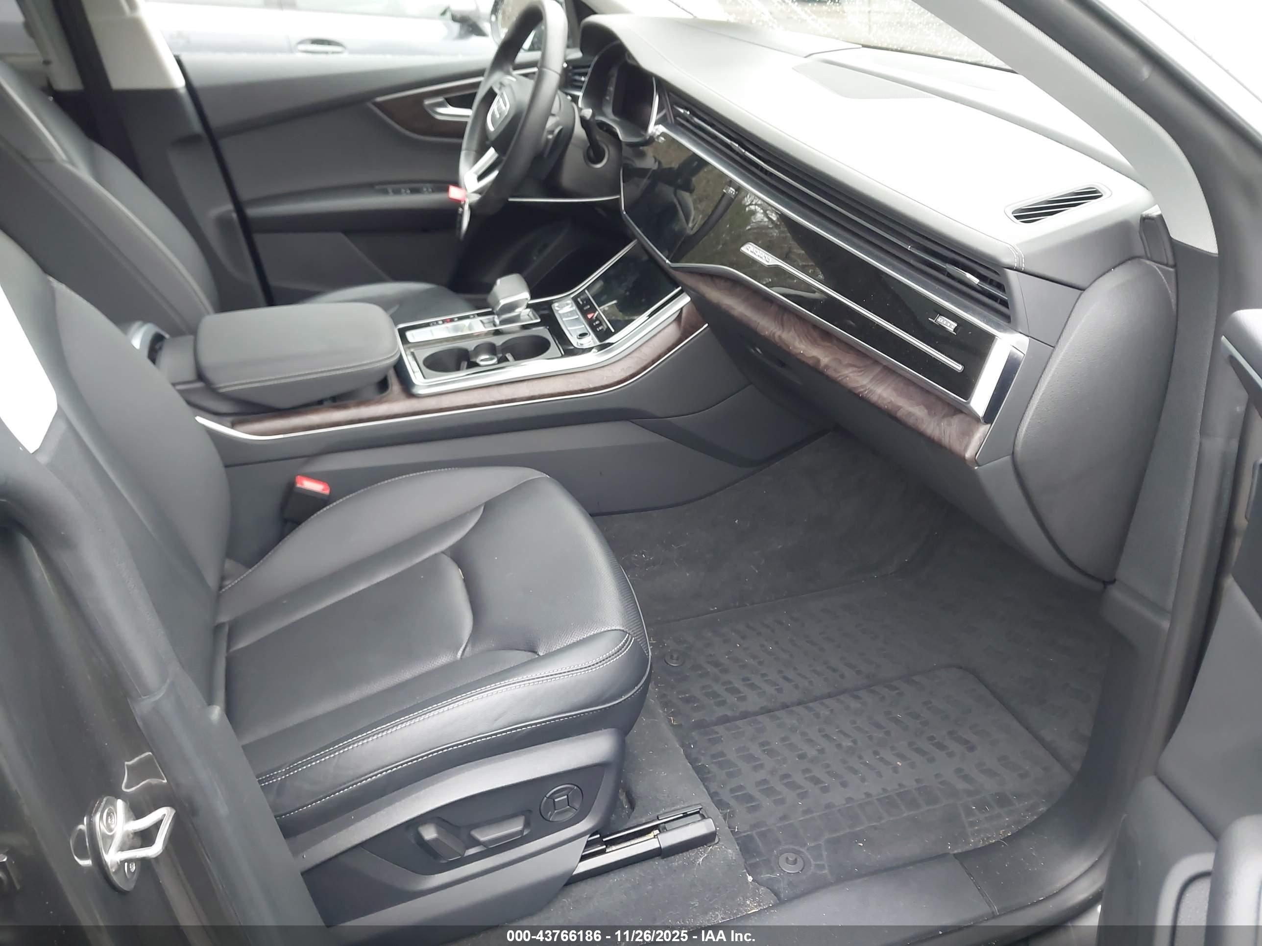 AUDI Q8 image 5