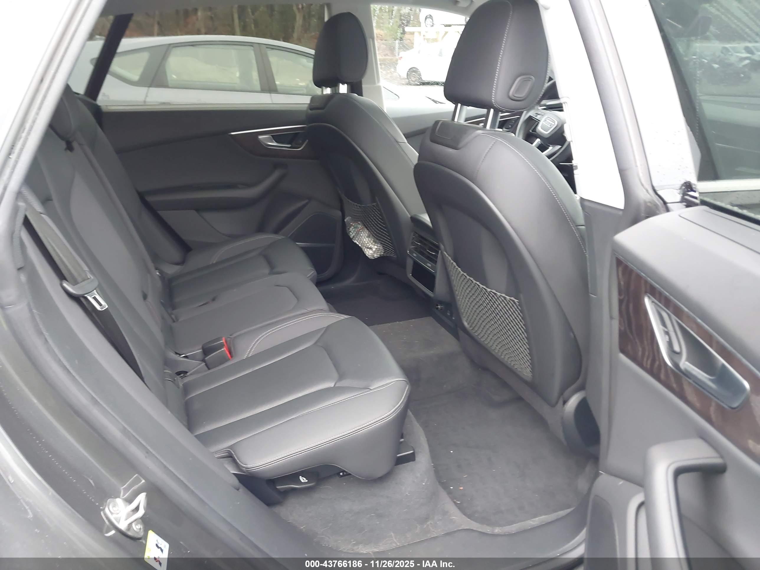 AUDI Q8 image 8
