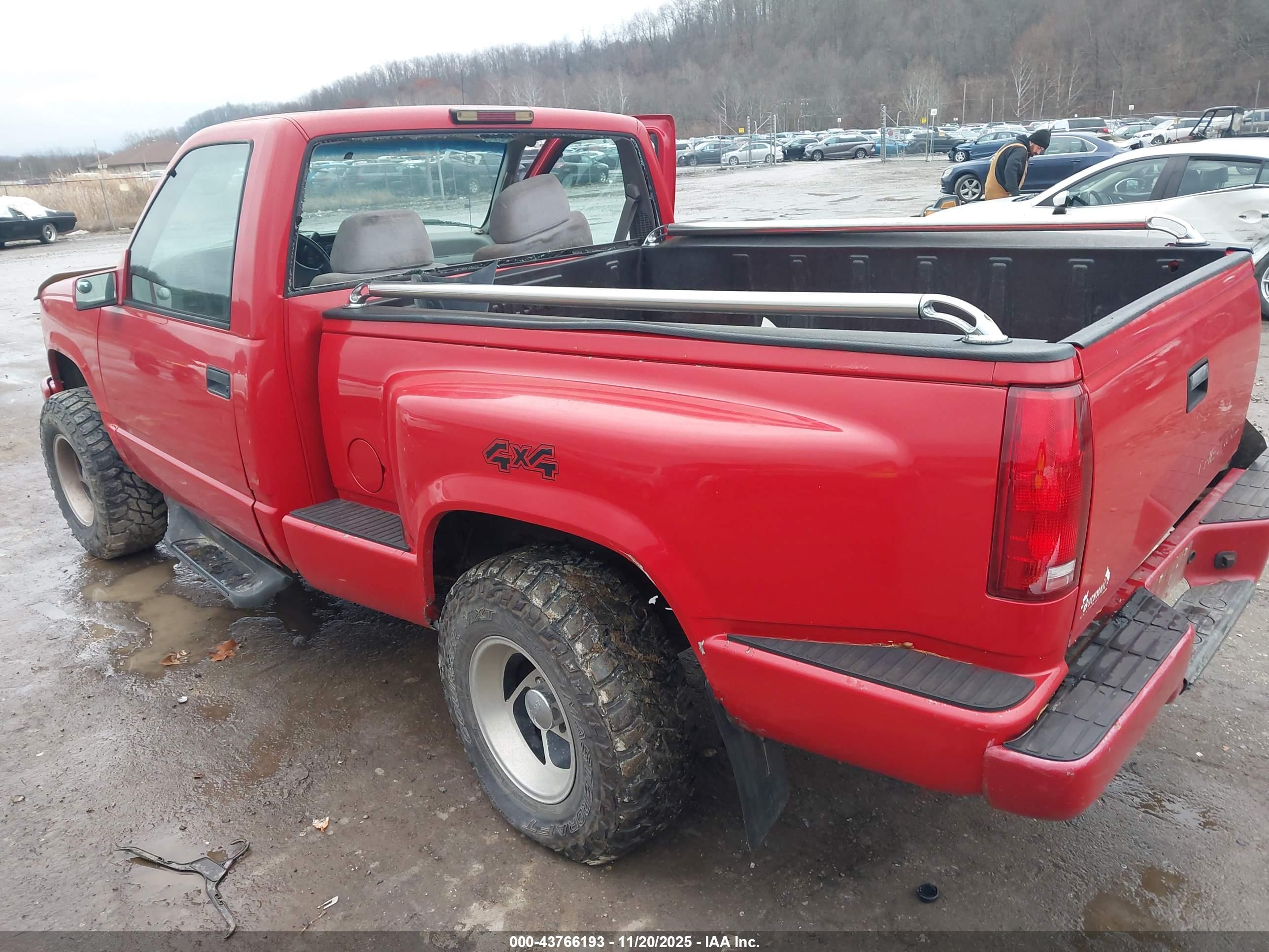 CHEVROLET GMT-400 image 3