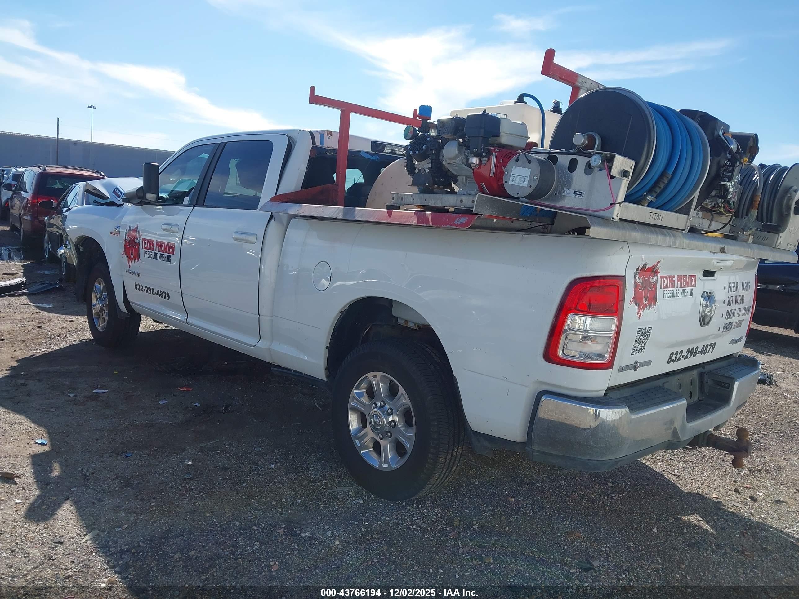 RAM 2500 image 3