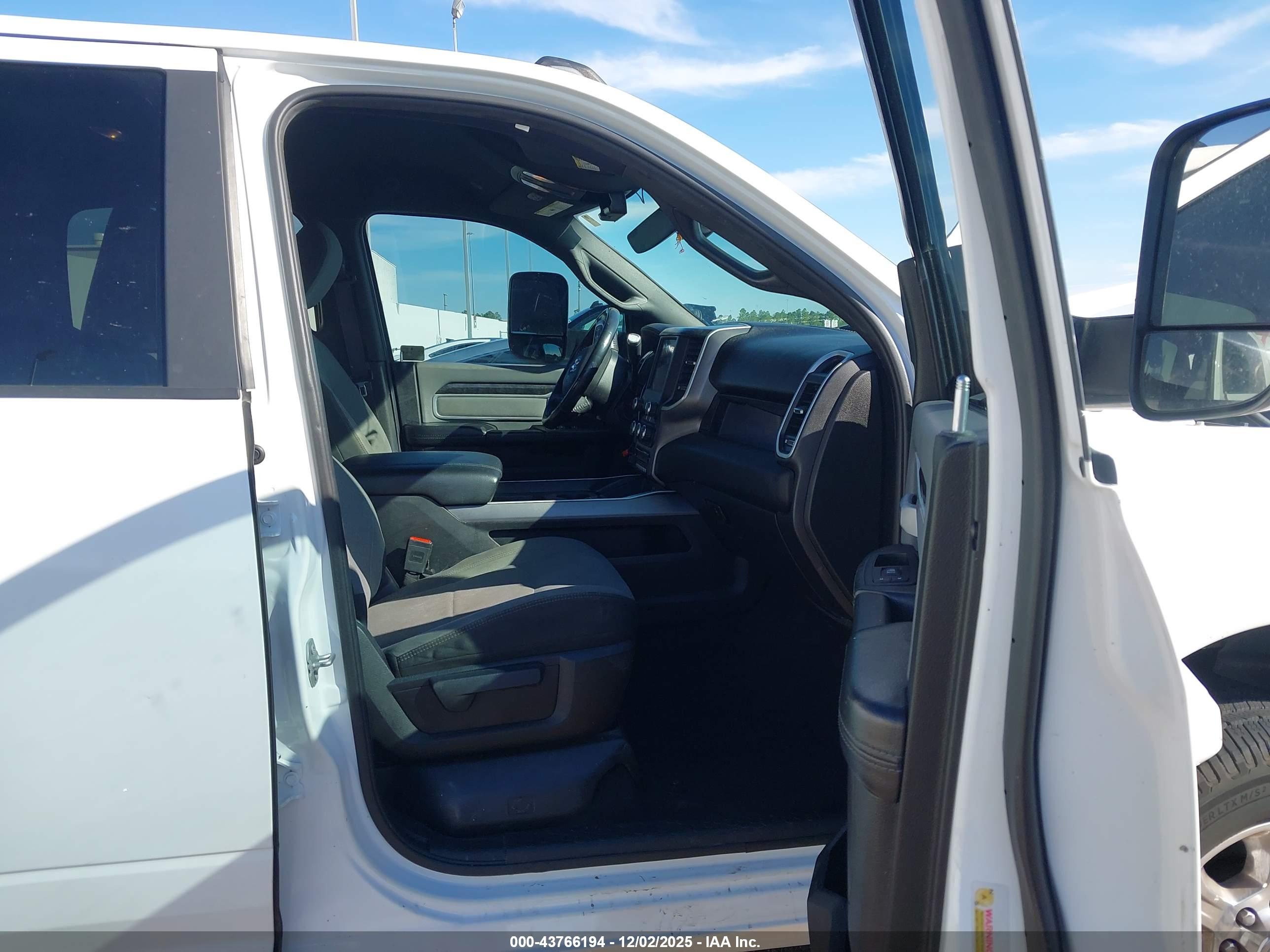 RAM 2500 image 5