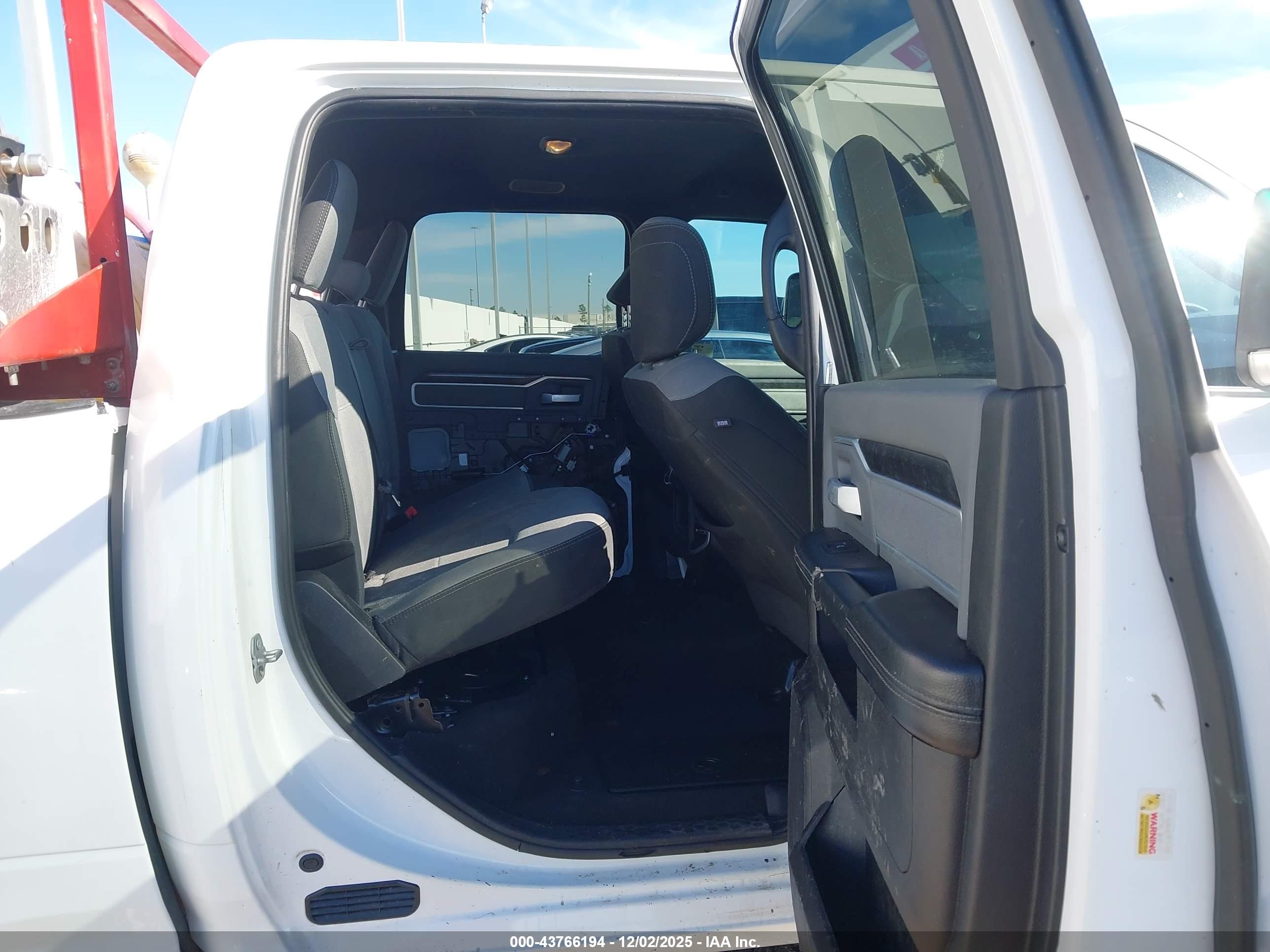RAM 2500 image 8