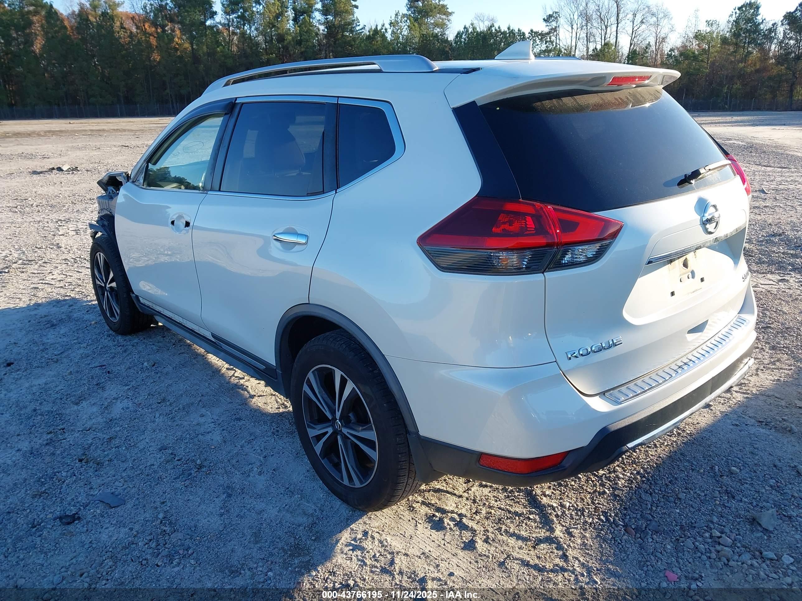 NISSAN ROGUE image 3