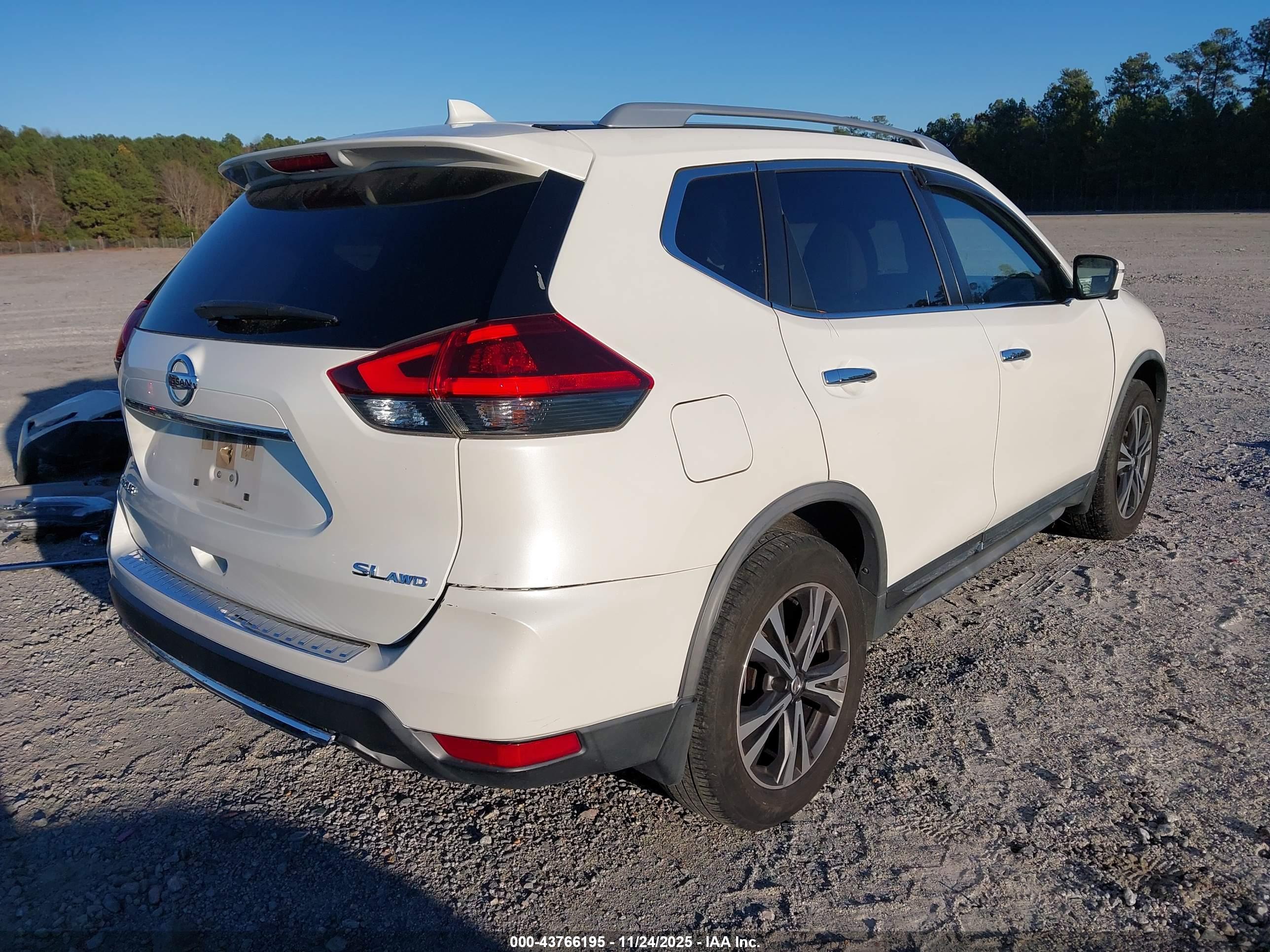 NISSAN ROGUE image 4