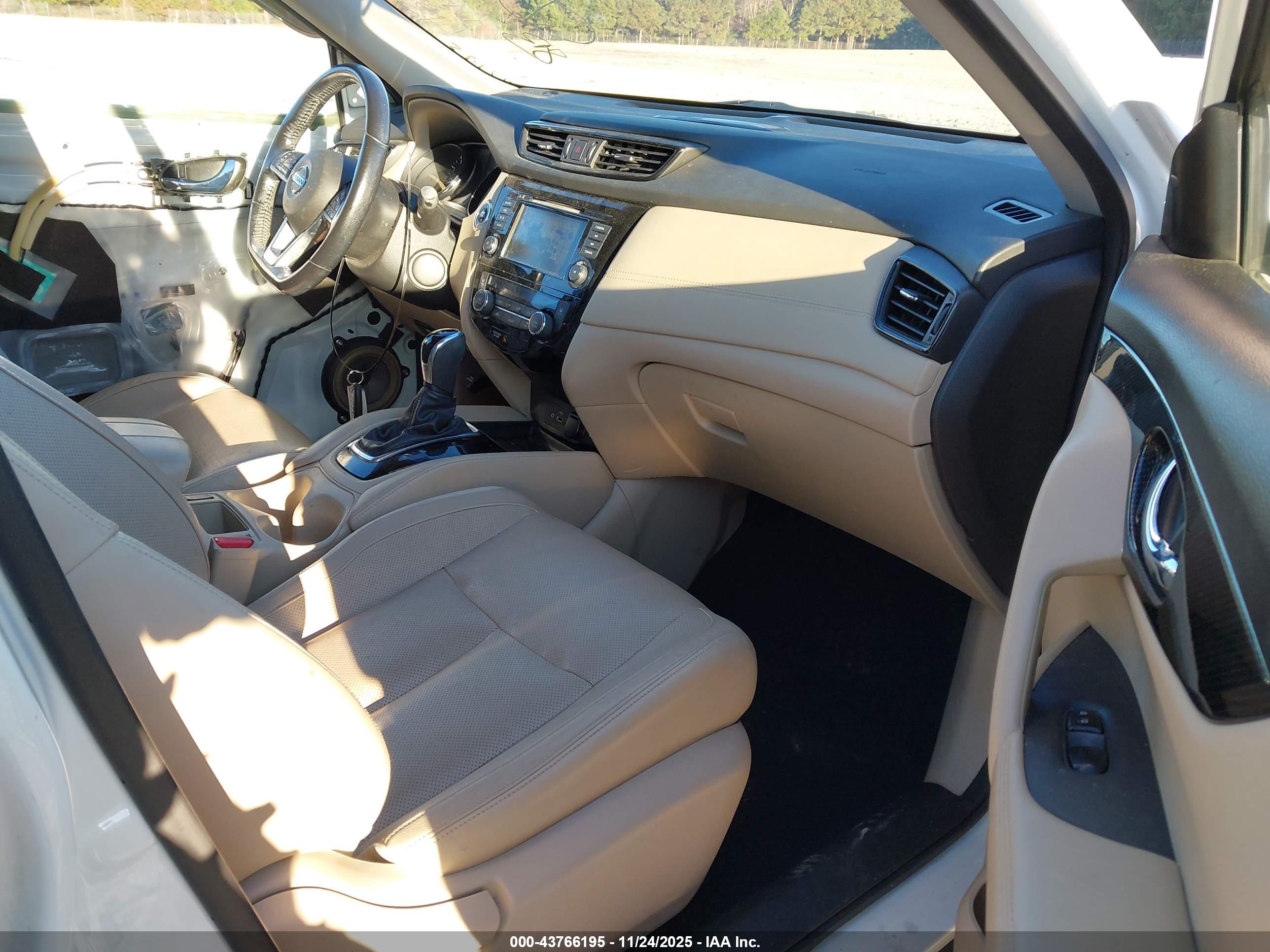 NISSAN ROGUE image 5