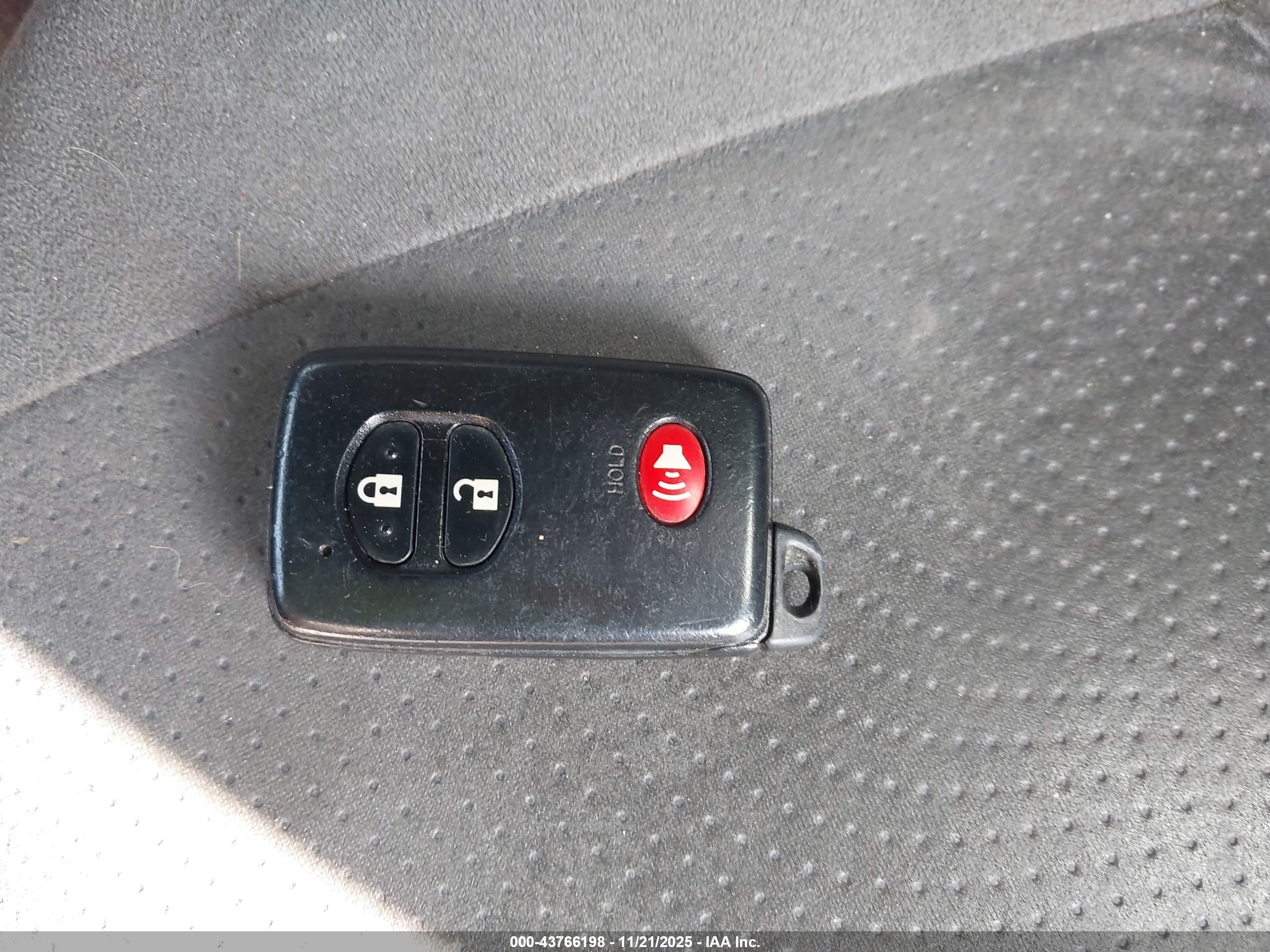 TOYOTA PRIUS image 11