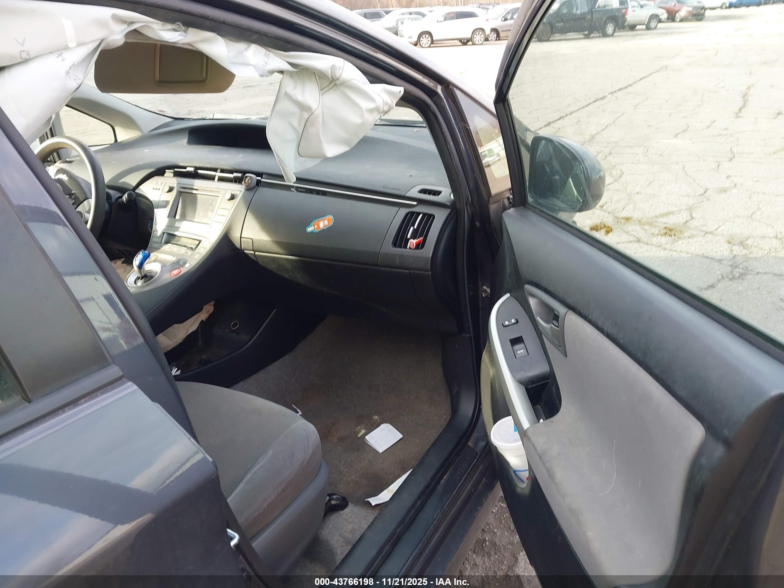 TOYOTA PRIUS image 5