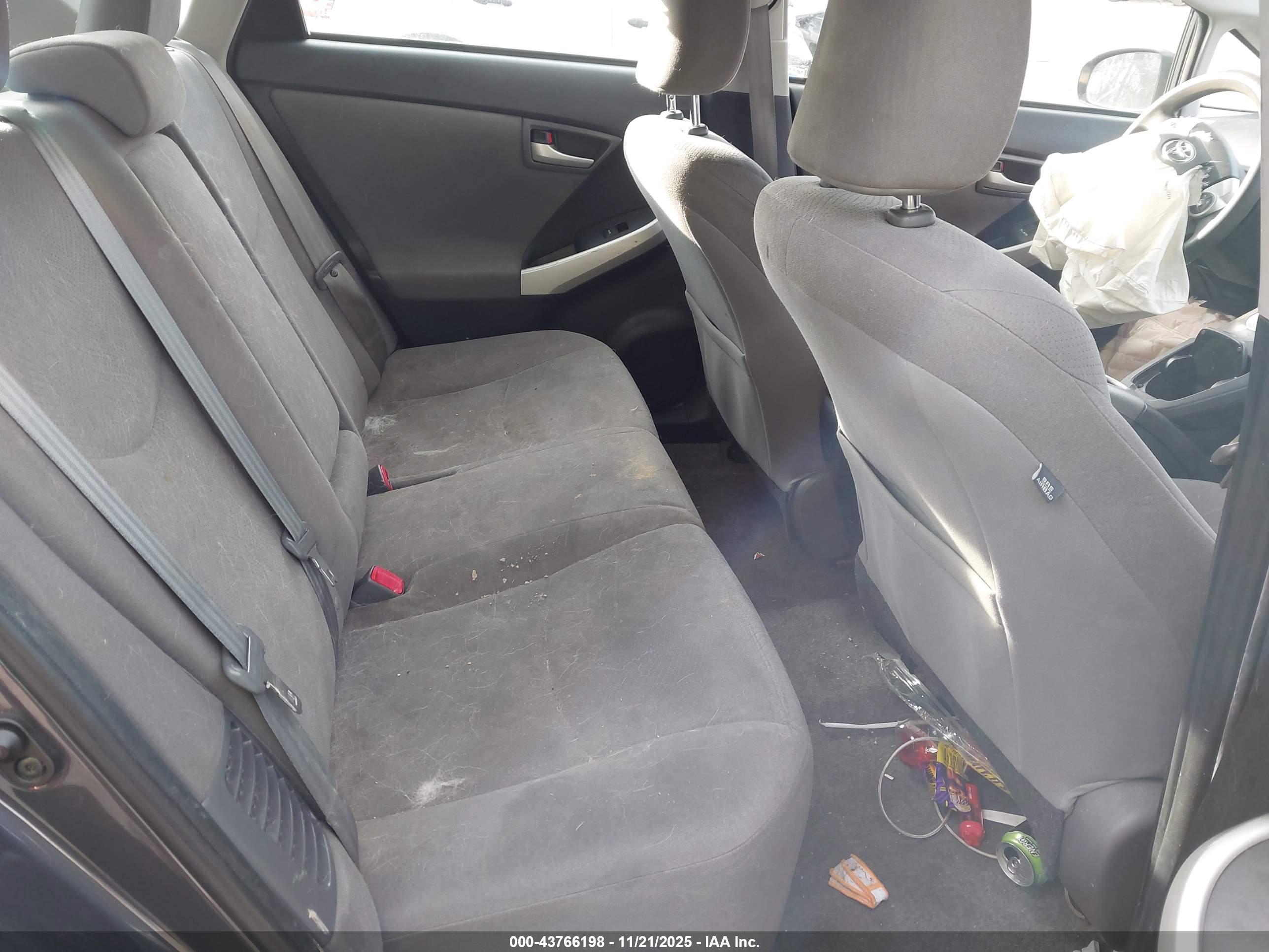 TOYOTA PRIUS image 8
