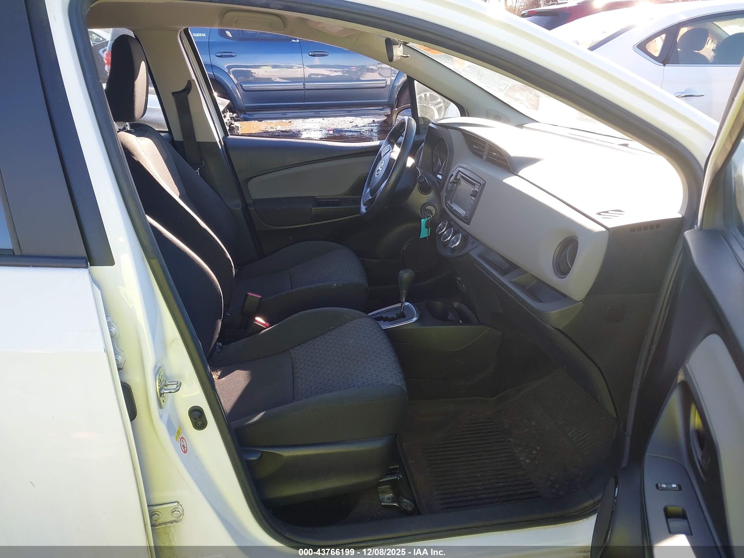 TOYOTA YARIS image 5