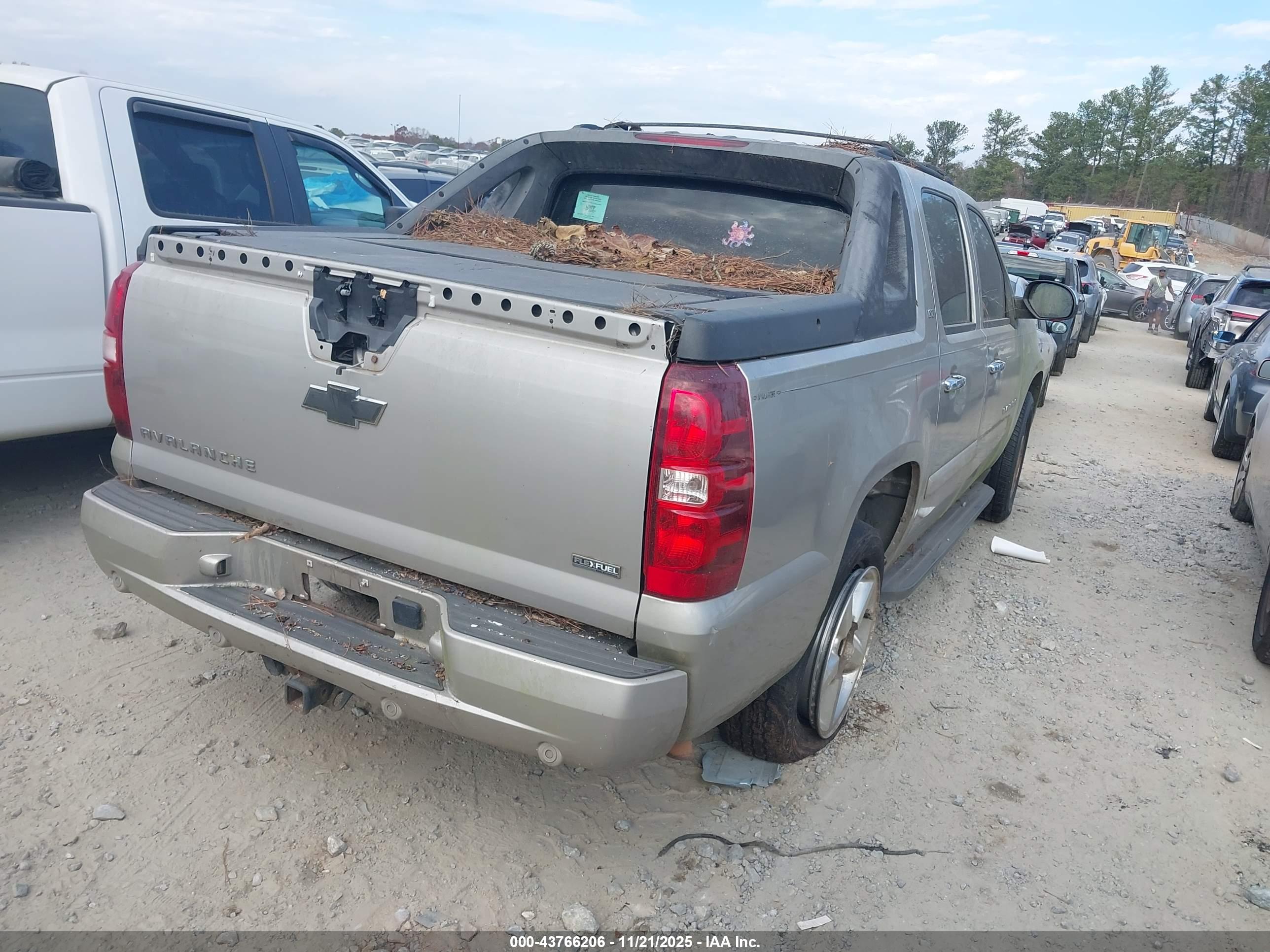 CHEVROLET AVALANCHE image 4