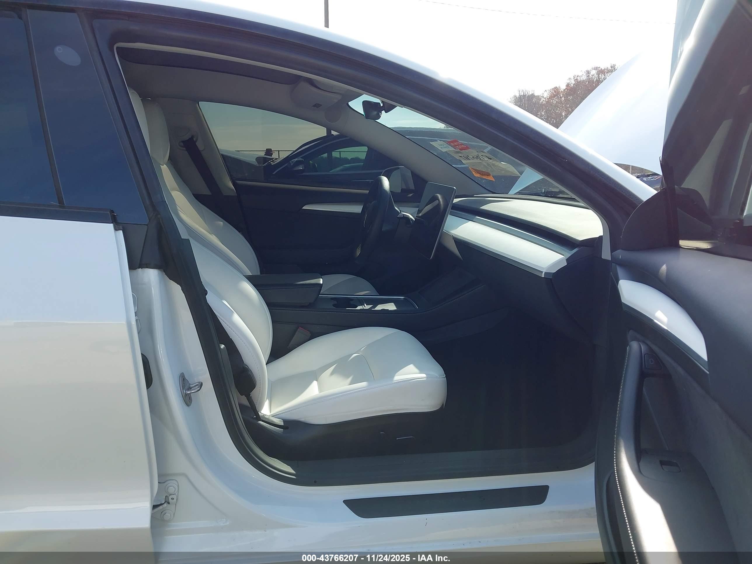 TESLA MODEL image 5