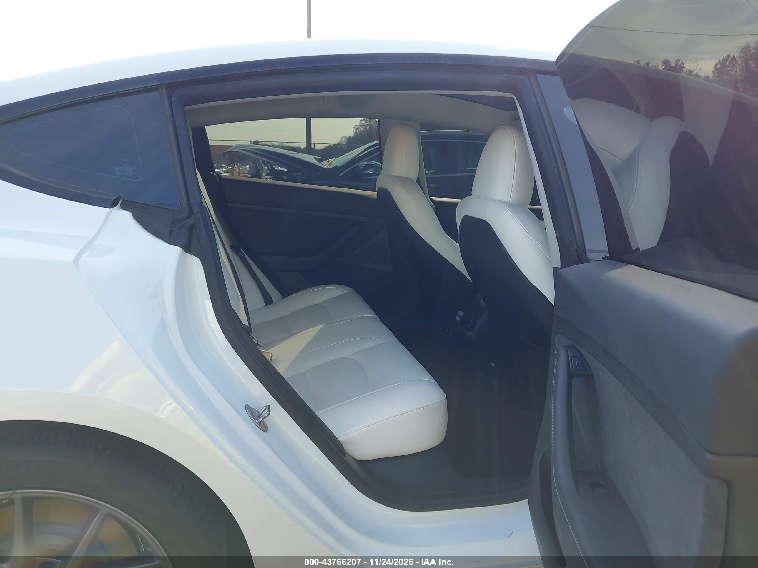 TESLA MODEL image 8
