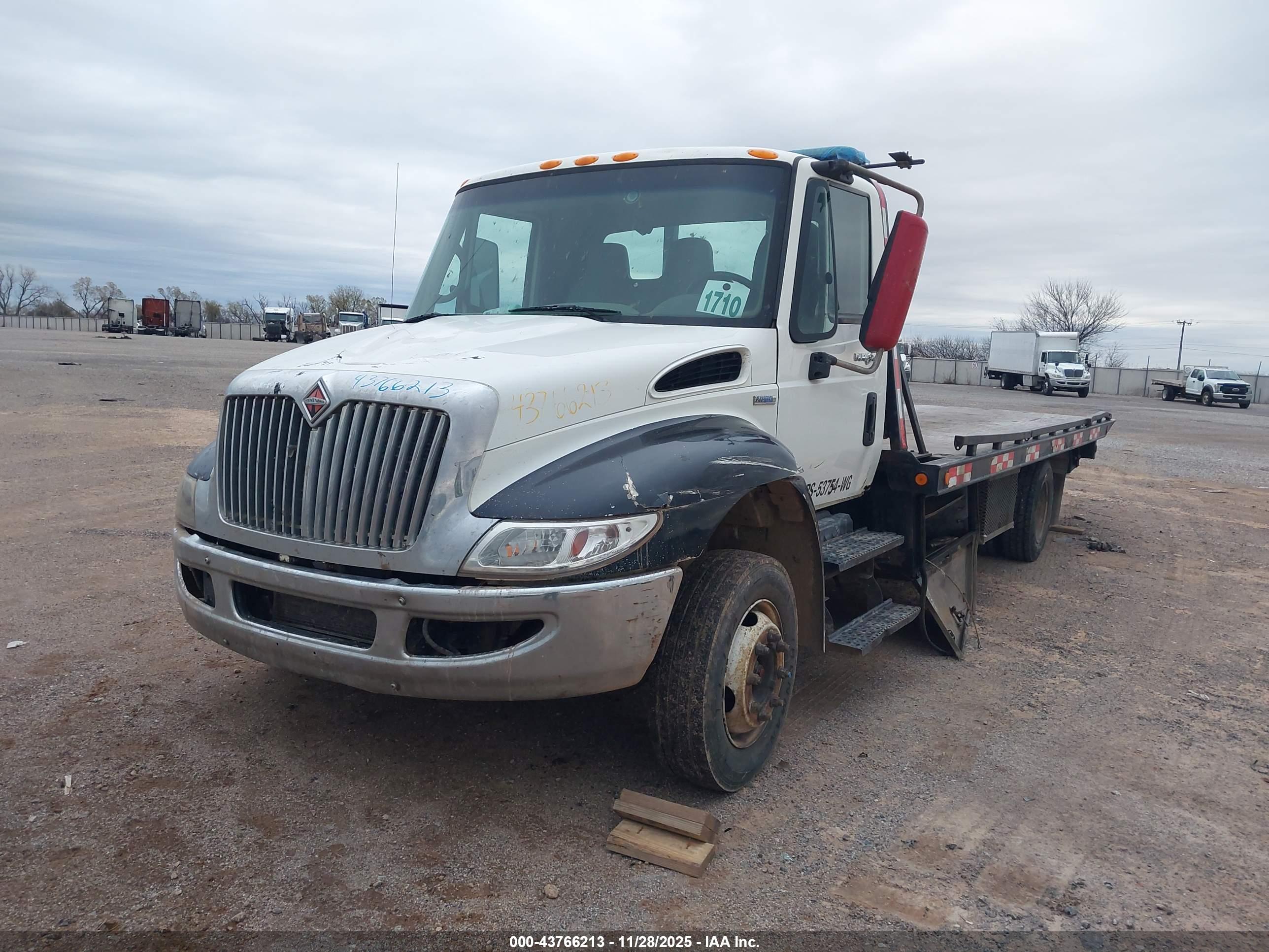 INTERNATIONAL 4000 image 2