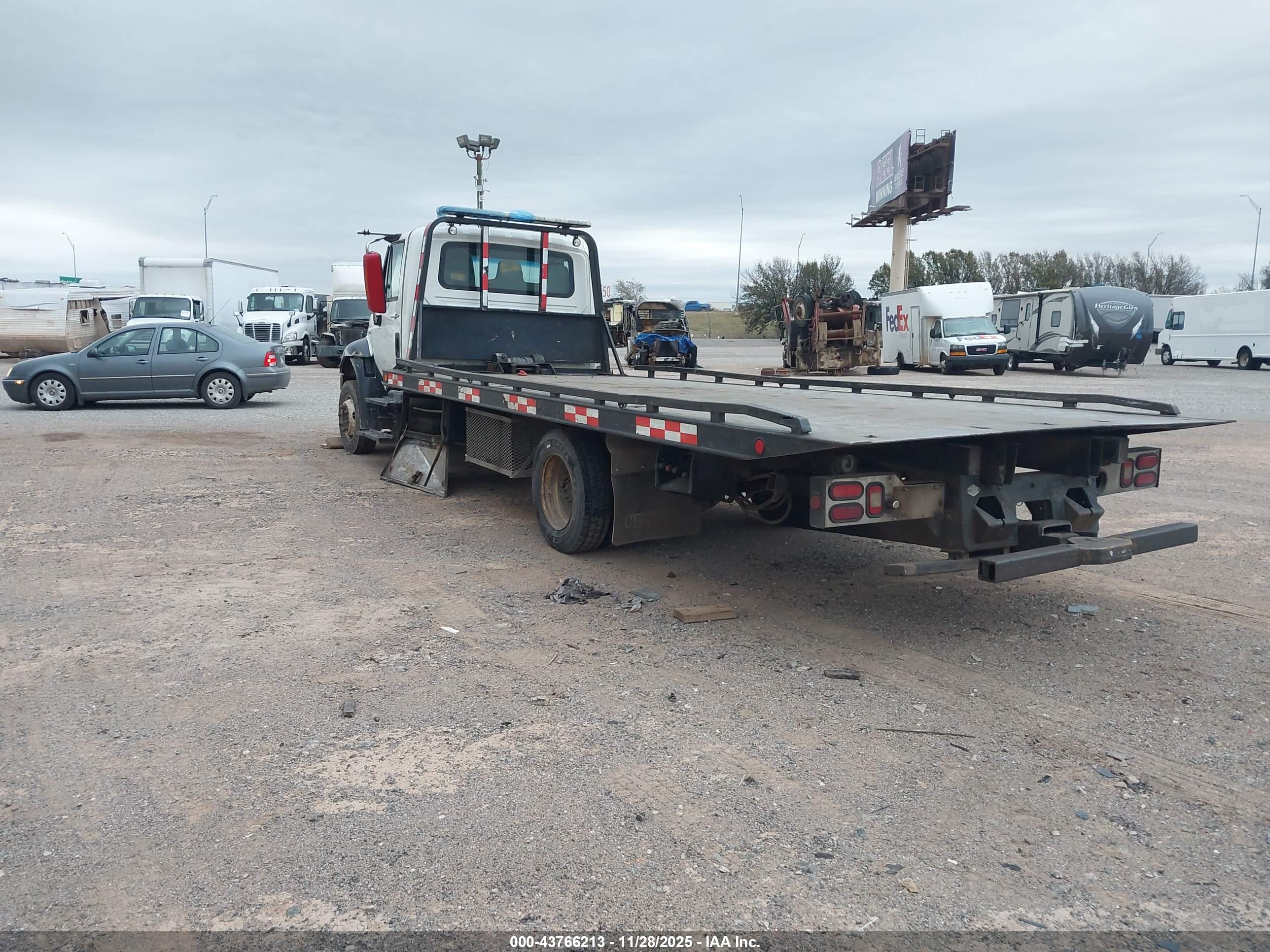 INTERNATIONAL 4000 image 3