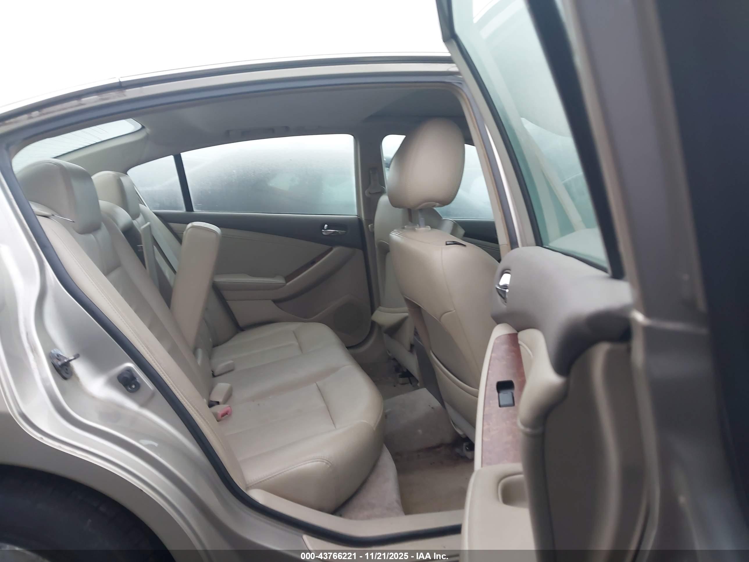 NISSAN ALTIMA image 8