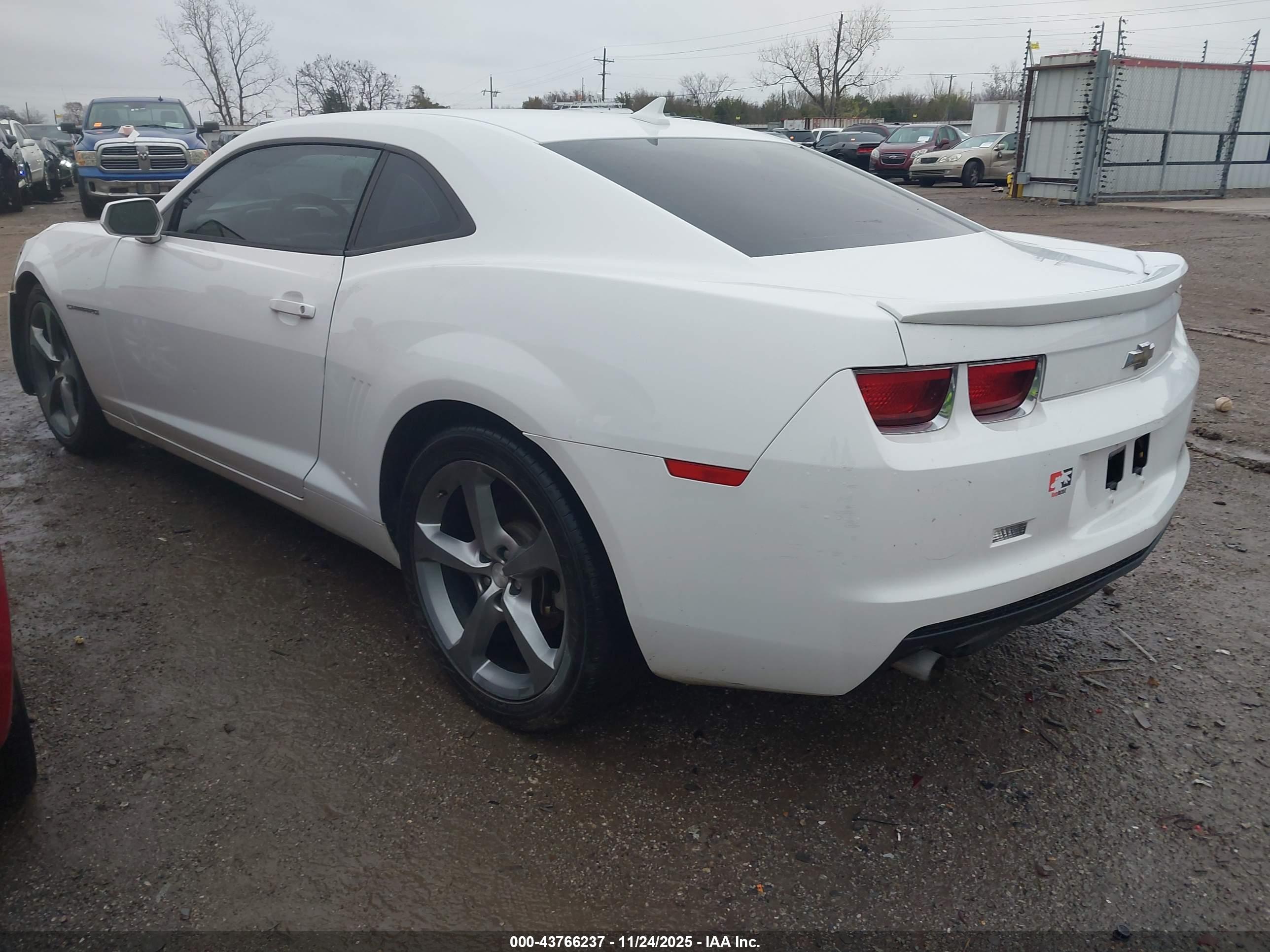 CHEVROLET CAMARO image 3